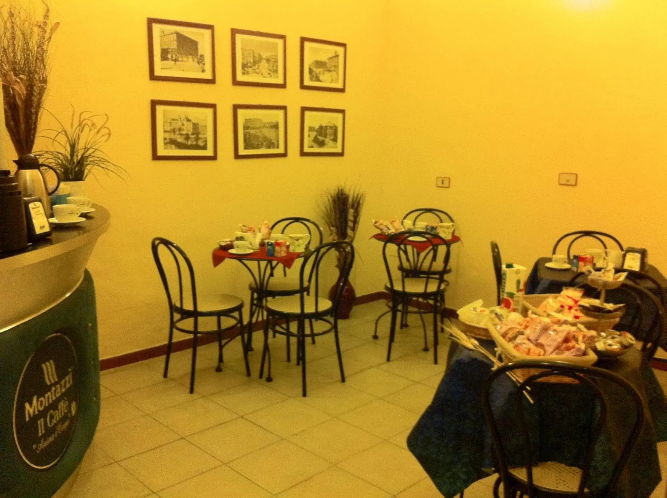 Lounge or bar, Restaurant/Places to Eat in Hotel Pensione Romeo