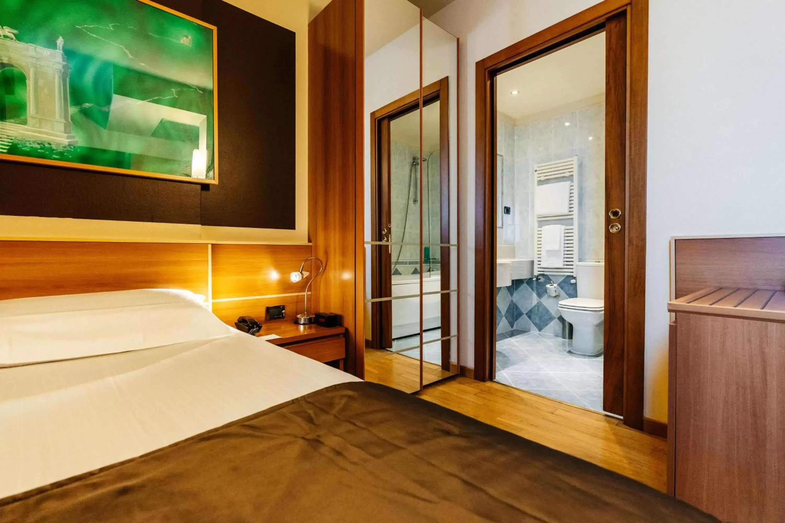 Shower, Bed in Best Western Hotel Tre Torri