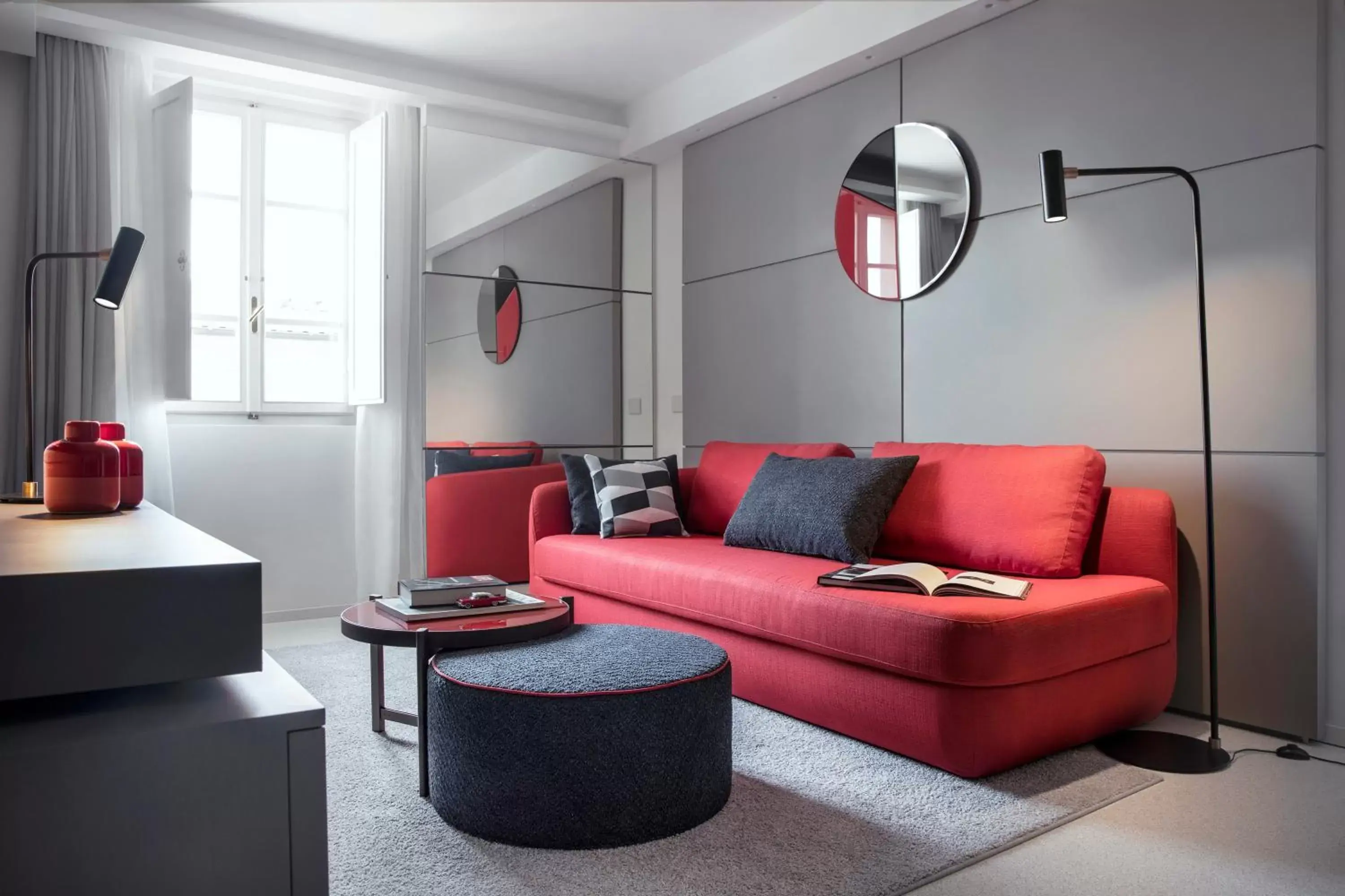 Photo of the whole room in Hotel Plaza e de Russie - Relais & Châteaux Photo of the whole room in Hotel Plaza e de Russie - Relais & Châteaux