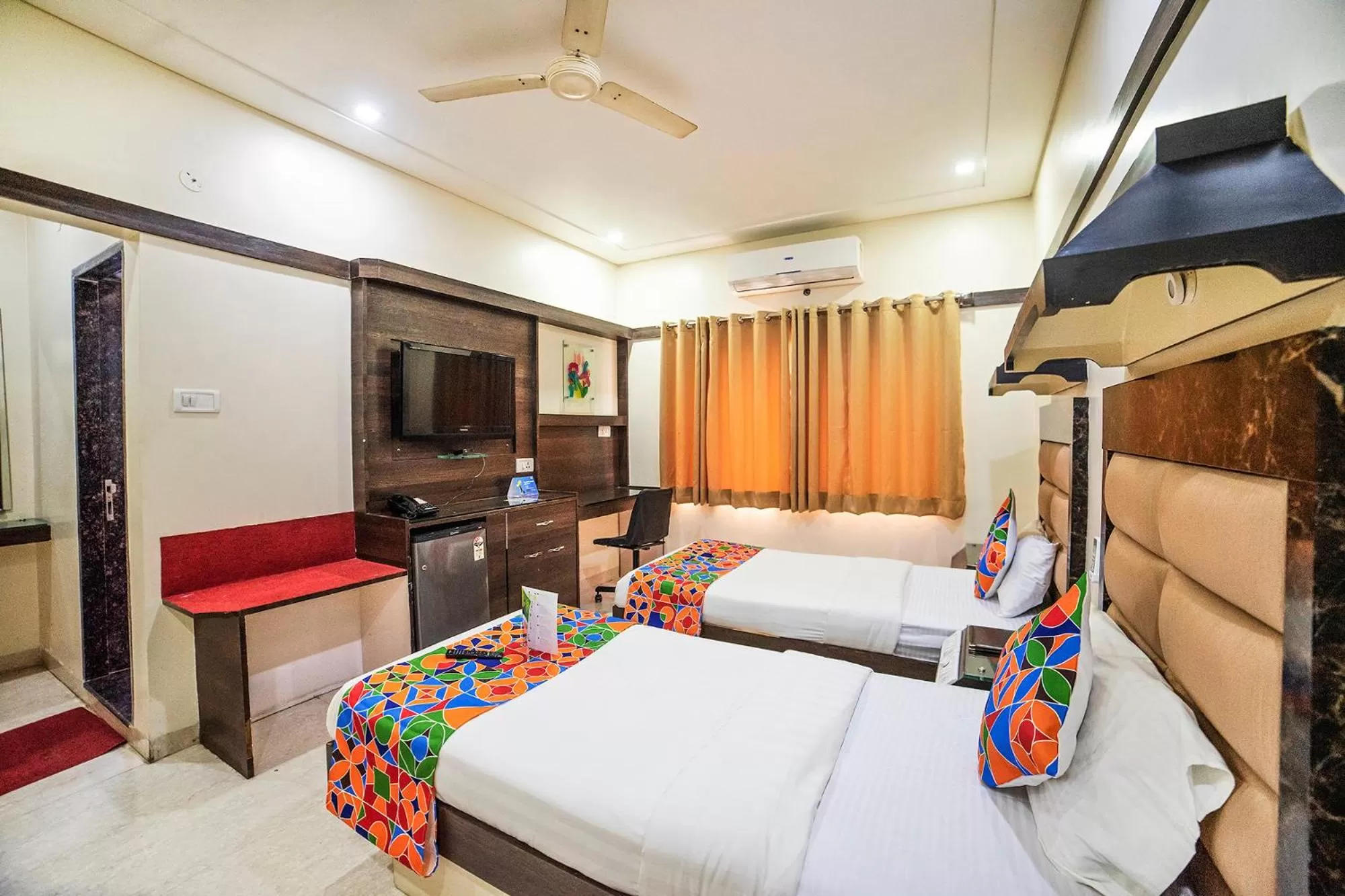 Bedroom, Bed in Fabhotel Santoor - Geeta Bhawan Square