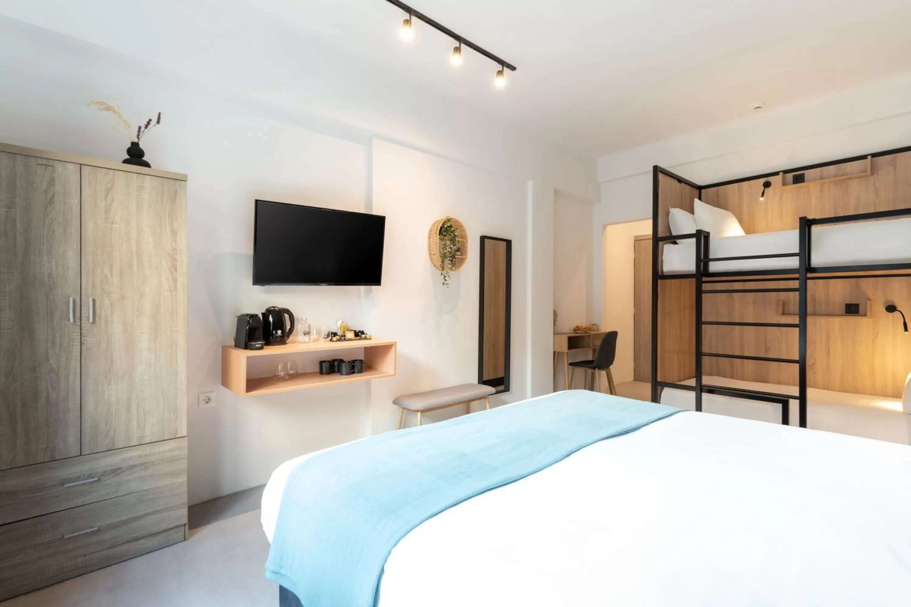 Photo of the whole room, Bed in PAME Wild