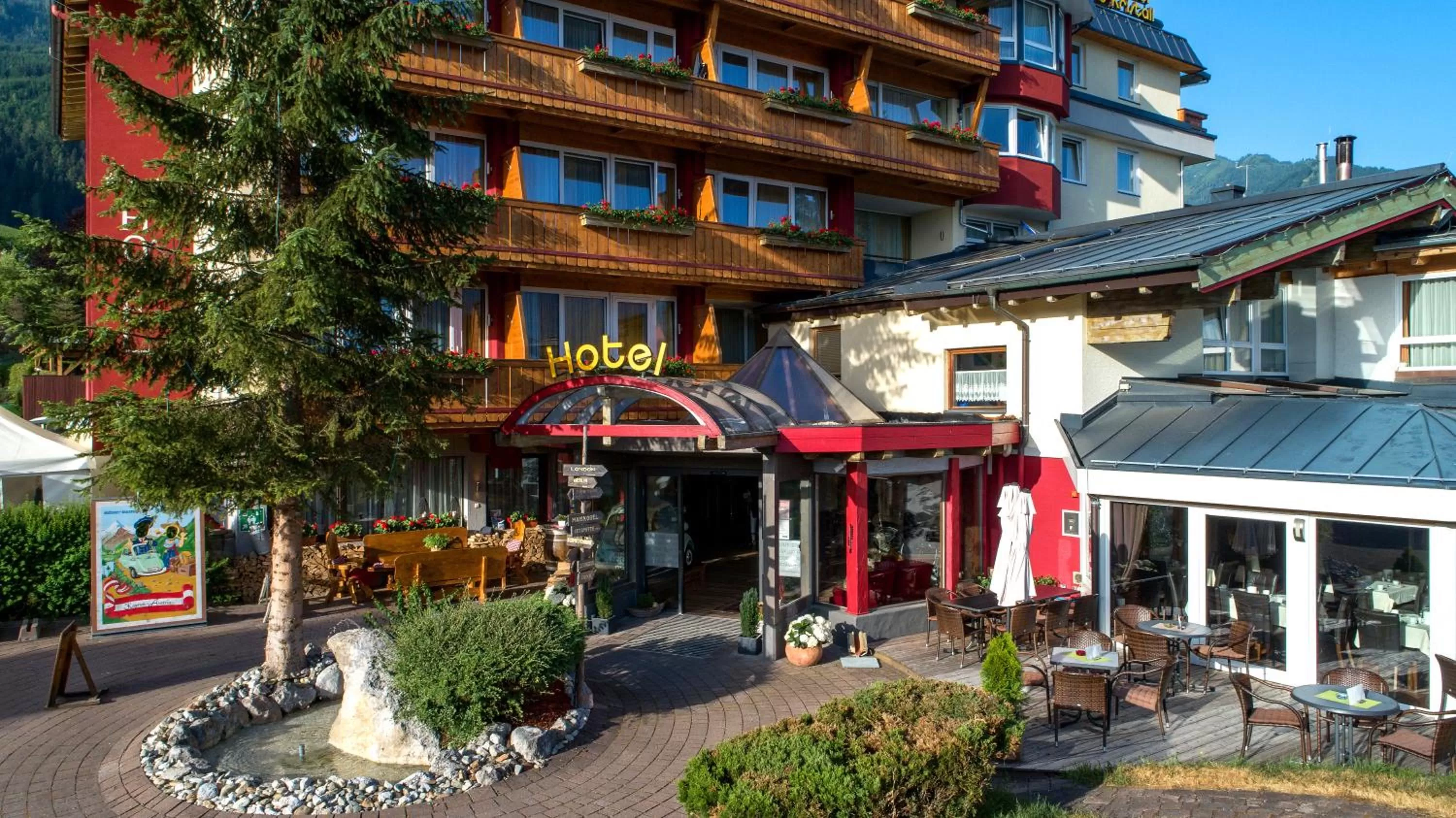 Property building in VÖTTER'S HOTEL in Kaprun am Kitzsteinhorn - Skibus direkt