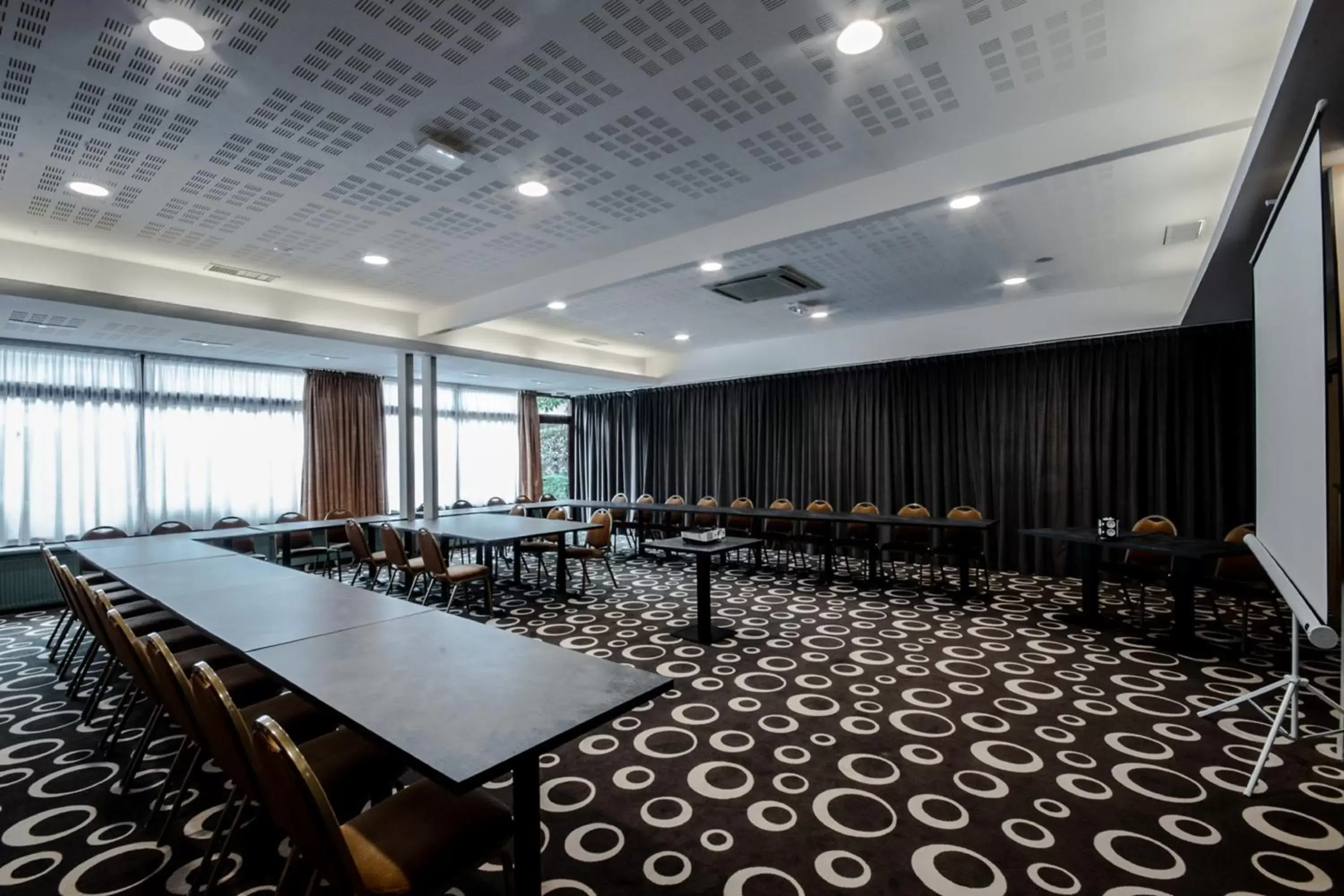 Meeting/conference room in Mercure Dinan Port Le Jerzual