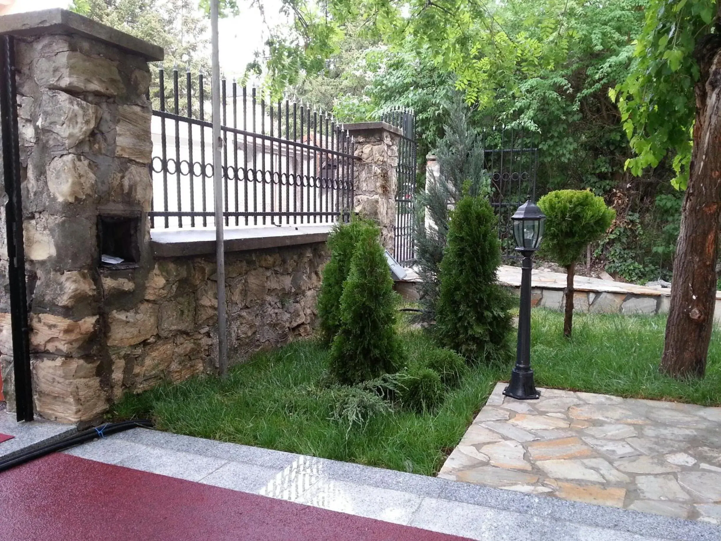 Facade/entrance, Garden in Villa Mystique