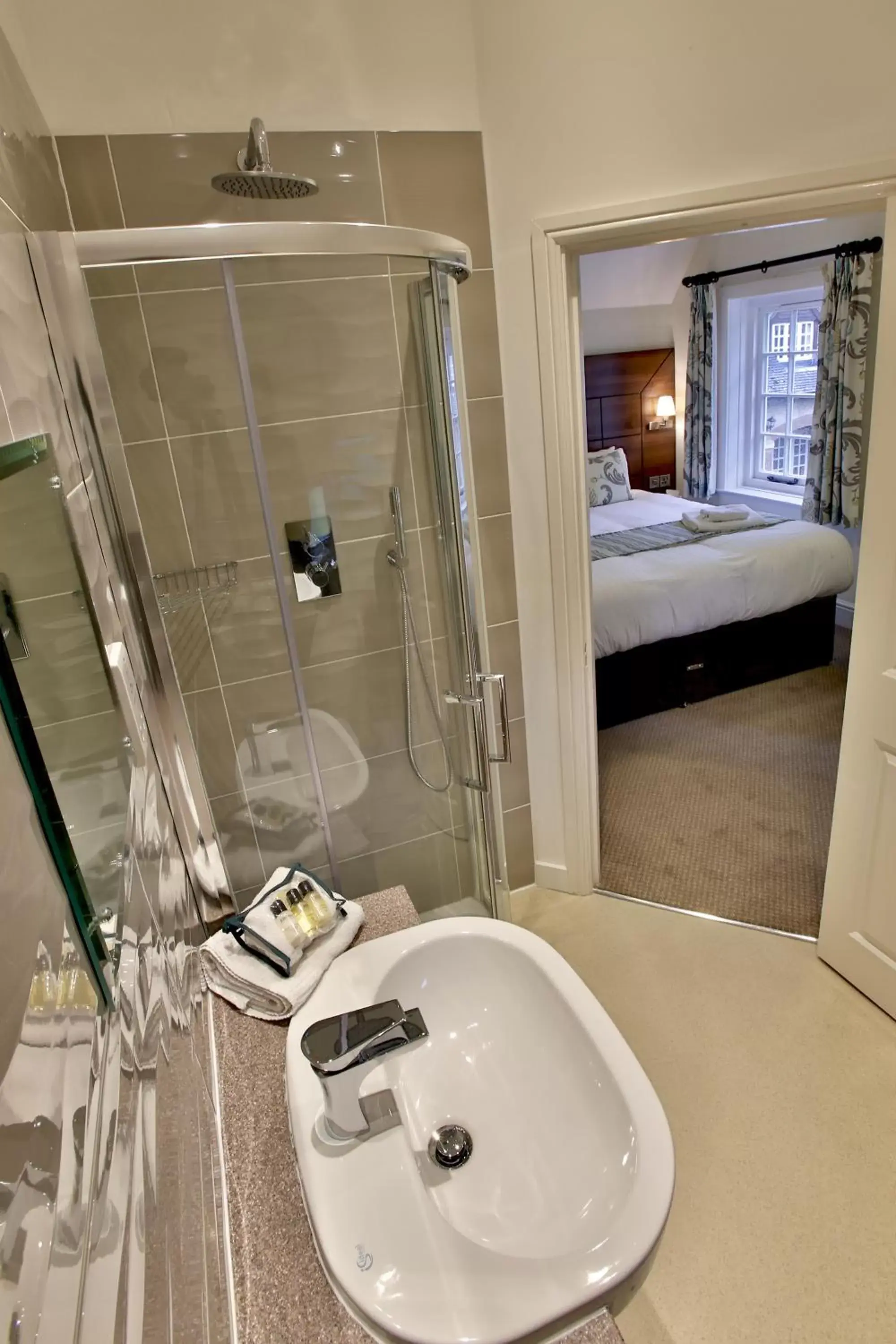 Bathroom in Quorn Grange Hotel