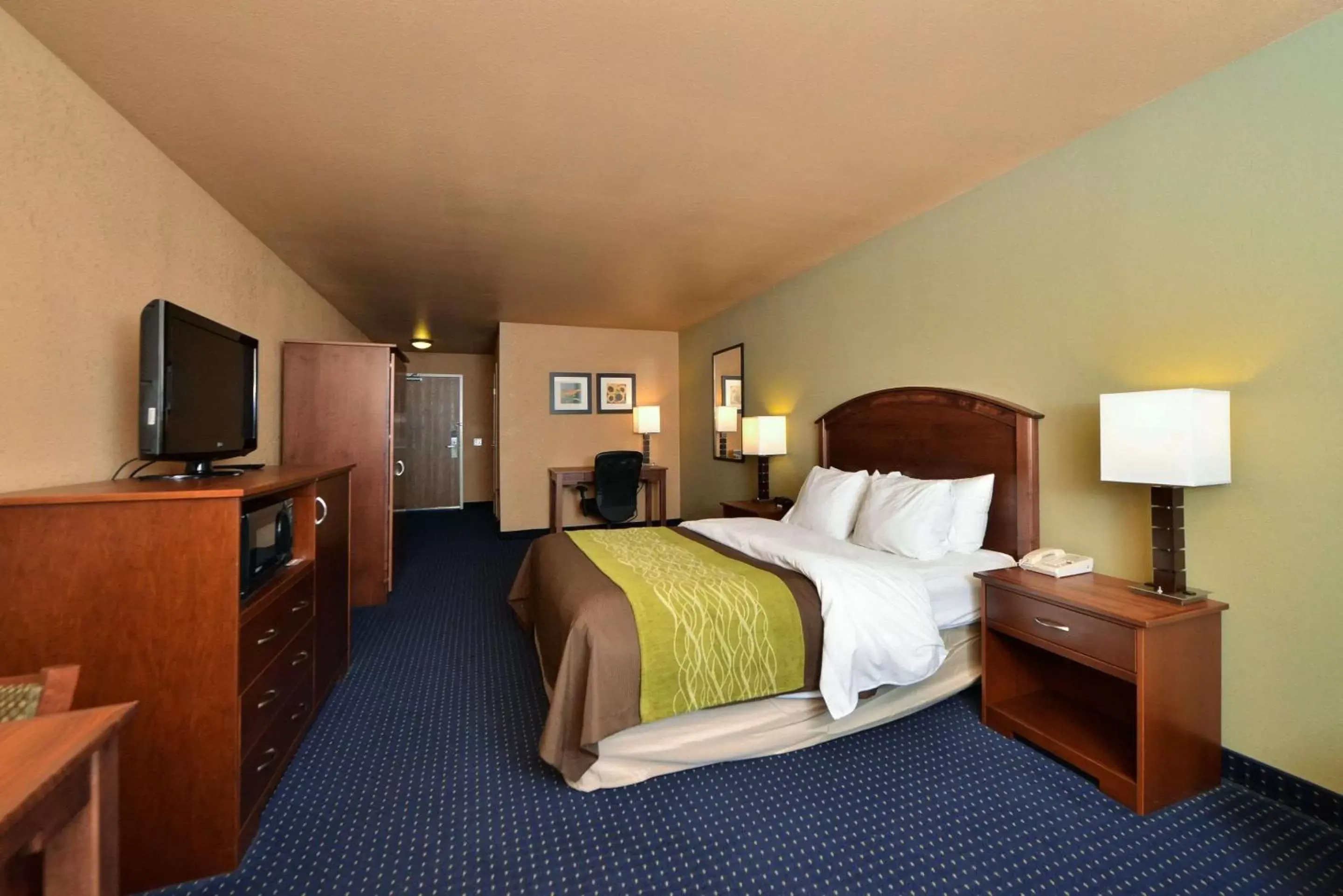 Photo of the whole room, Bed in Comfort Inn Albert Lea