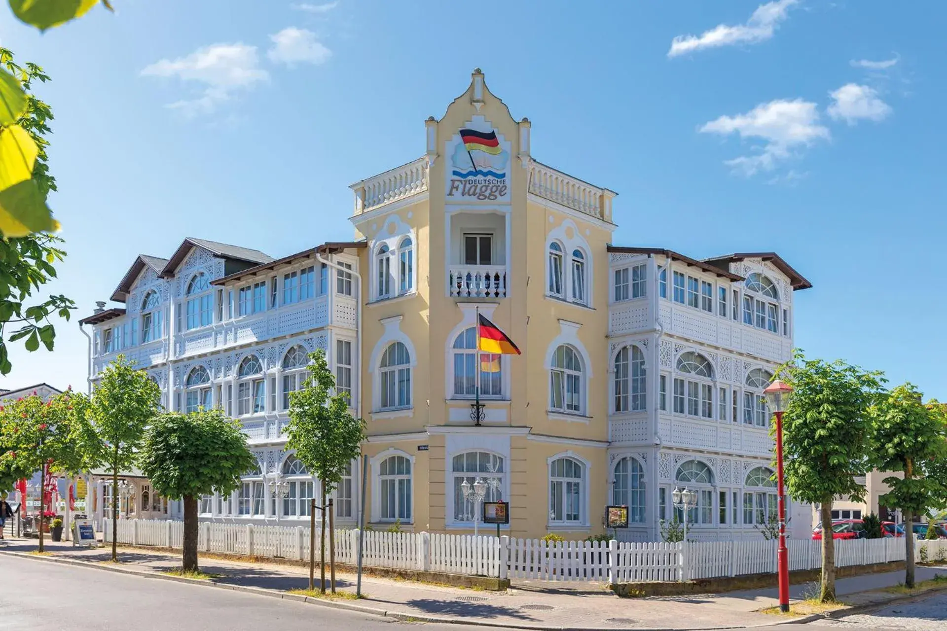 Property building in Deutsche Flagge Hotel