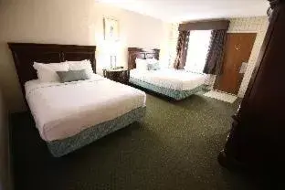 King Room with Roll-In Shower - Mobility Accessible/Non-Smoking in Baymont Inn and Suites by Wyndham Farmington, MO