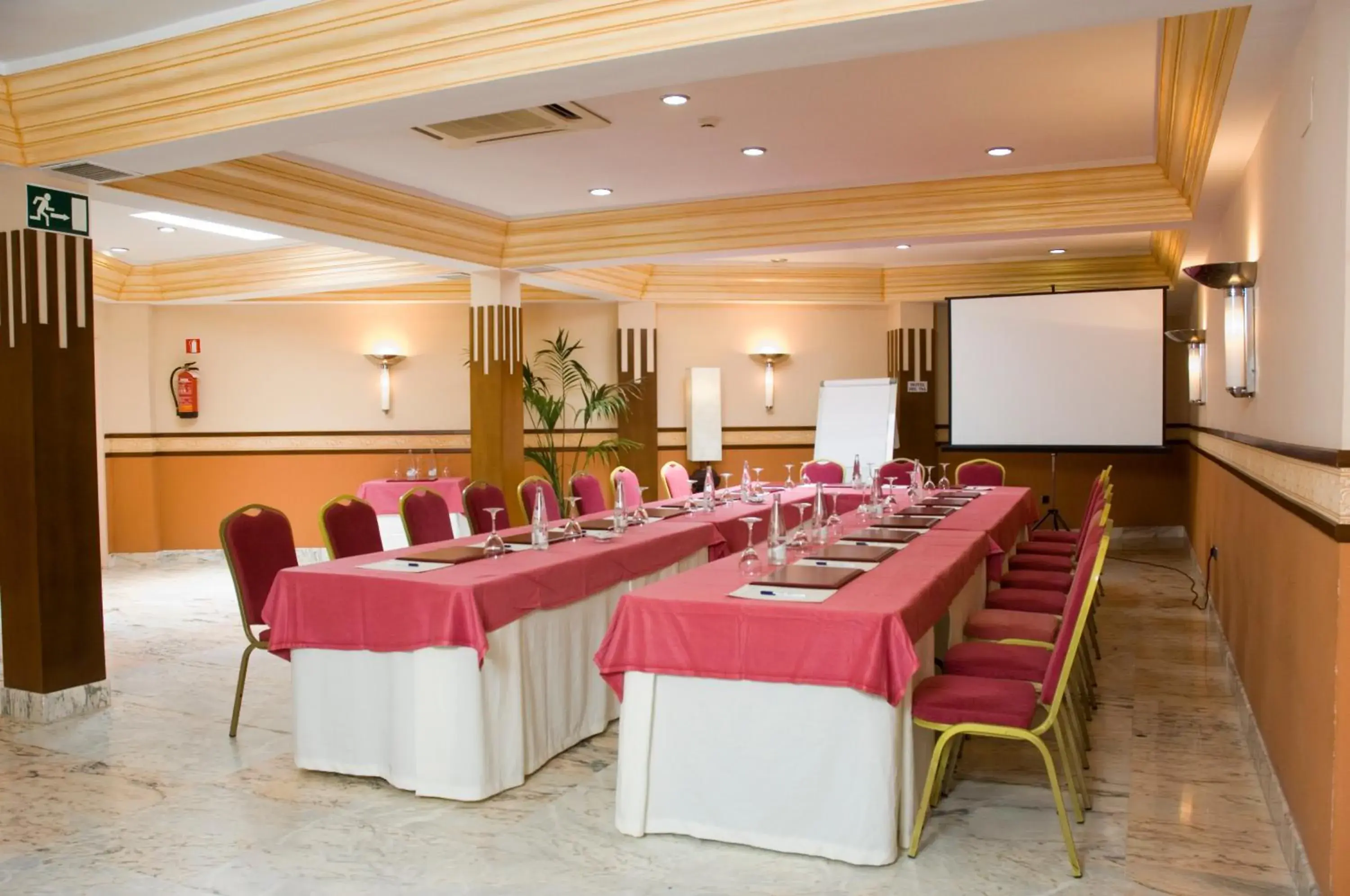 Business facilities in Hotel Del Val