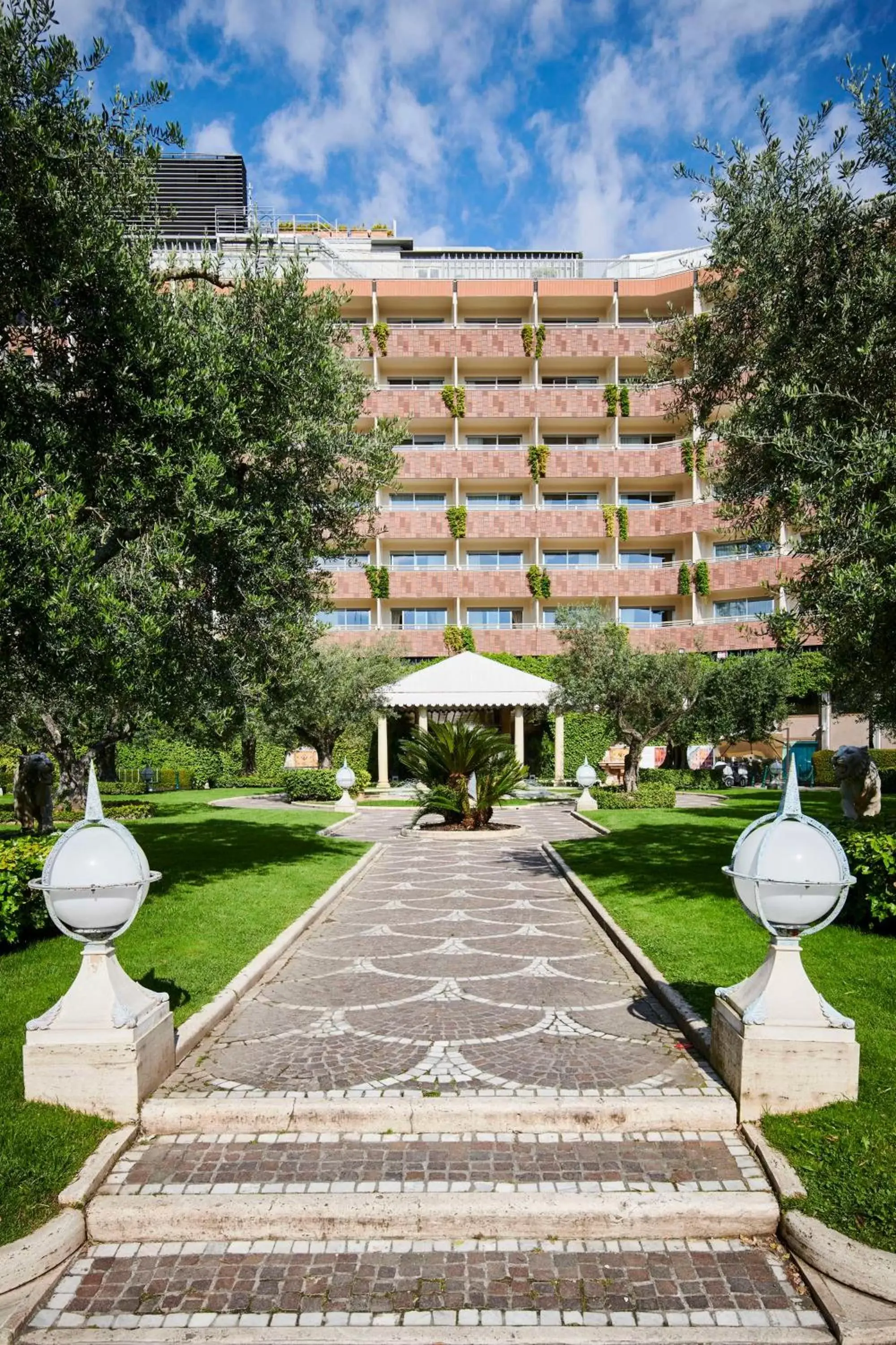 Inner courtyard view, Property Building in Rome Cavalieri, A Waldorf Astoria Hotel
