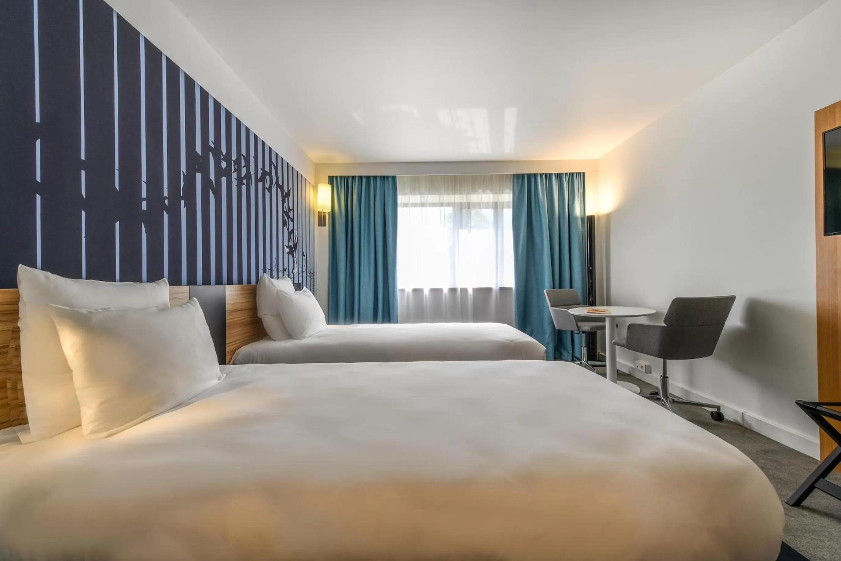 Bedroom, Bed in Novotel La Rochelle Centre