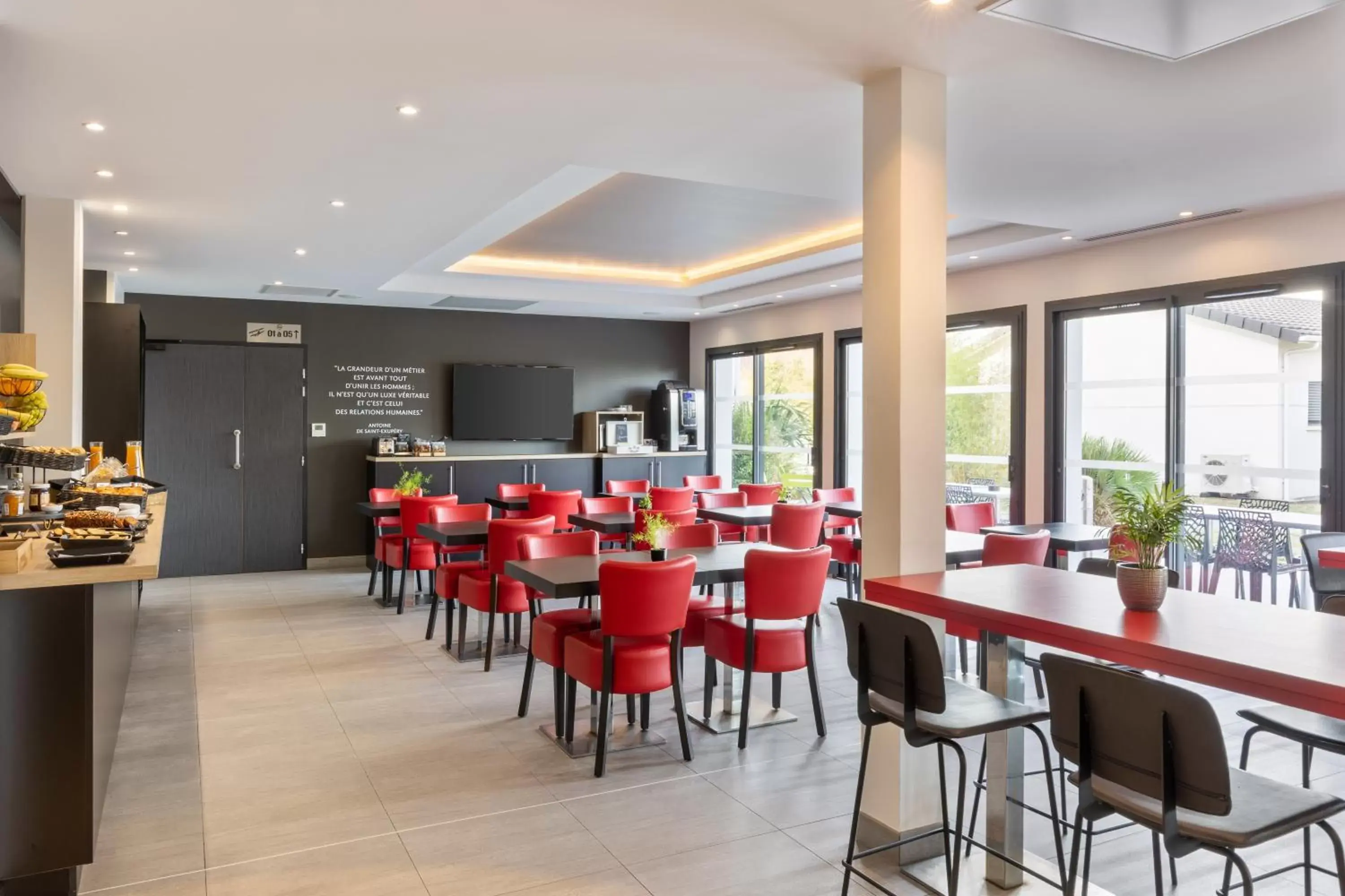 Restaurant/Places to Eat in Best Western St Exupery Bordeaux Ouest