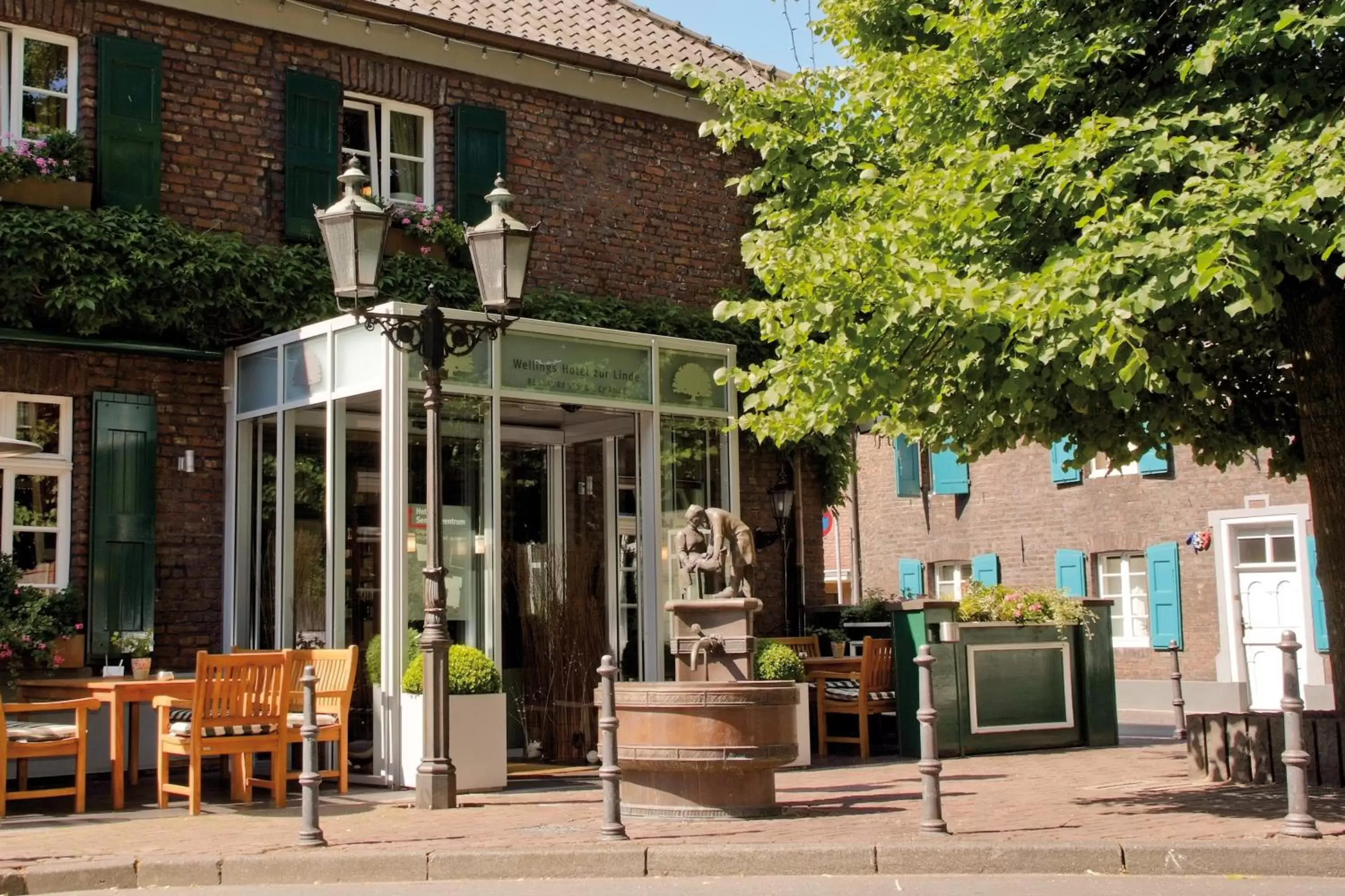 Facade/entrance, Property Building in Wellings Romantik Hotel zur Linde