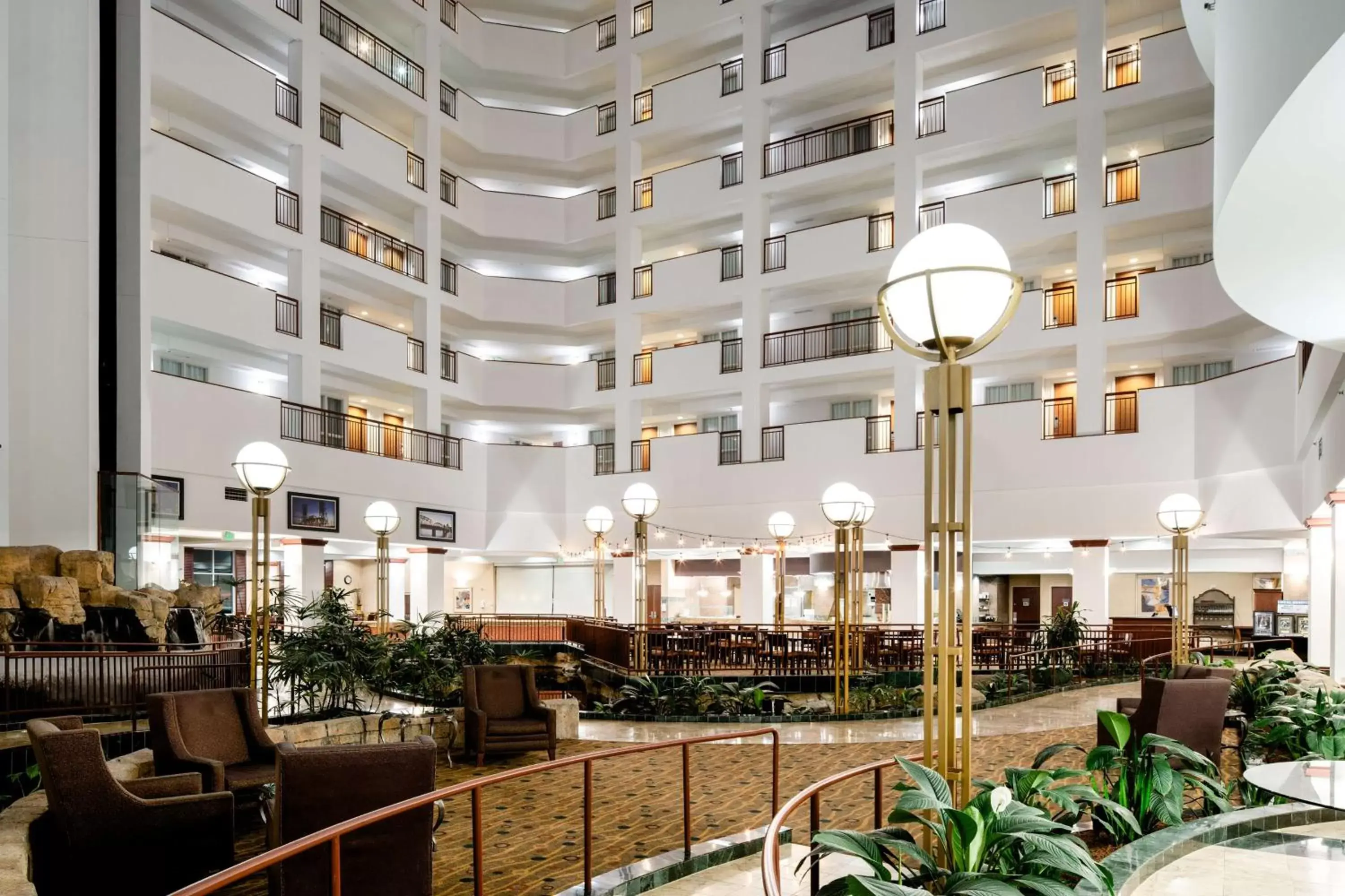 Lobby or reception in Embassy Suites by Hilton Portland Airport