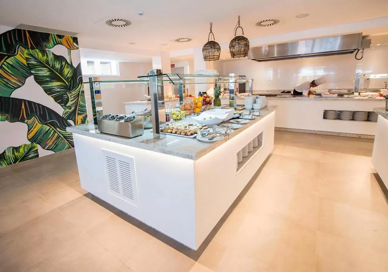 Restaurant/places to eat, Kitchen/Kitchenette in Hotel Benalmadena Beach