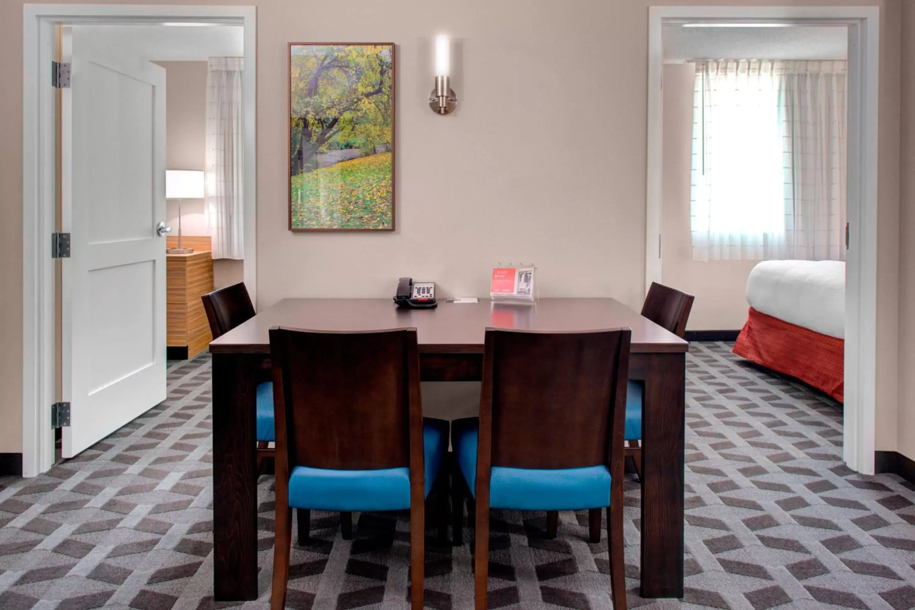 Bedroom, Dining Area in TownePlace Suites by Marriott Parkersburg