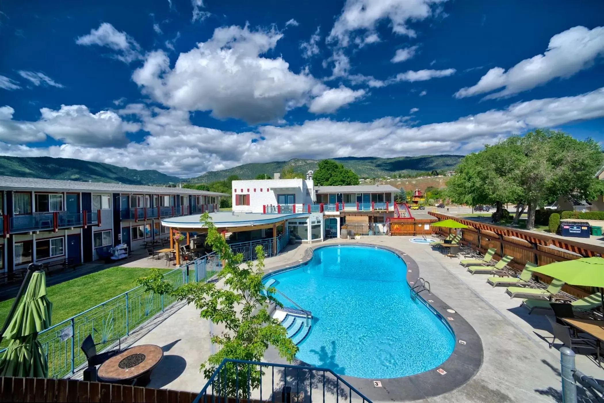 Swimming pool, Pool View in Bowmont Motel