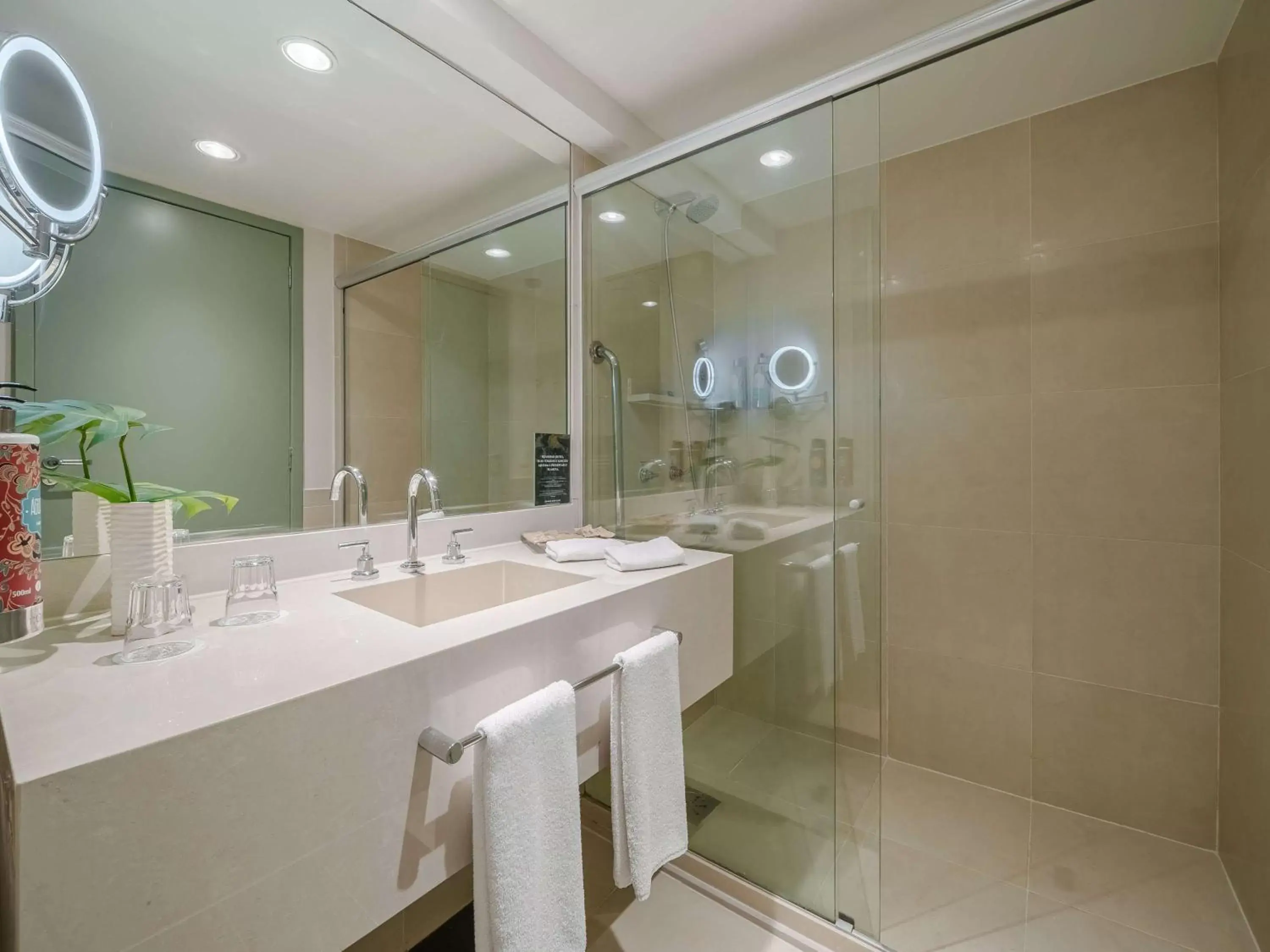 Bathroom in Grand Mercure Rio de Janeiro Copacabana