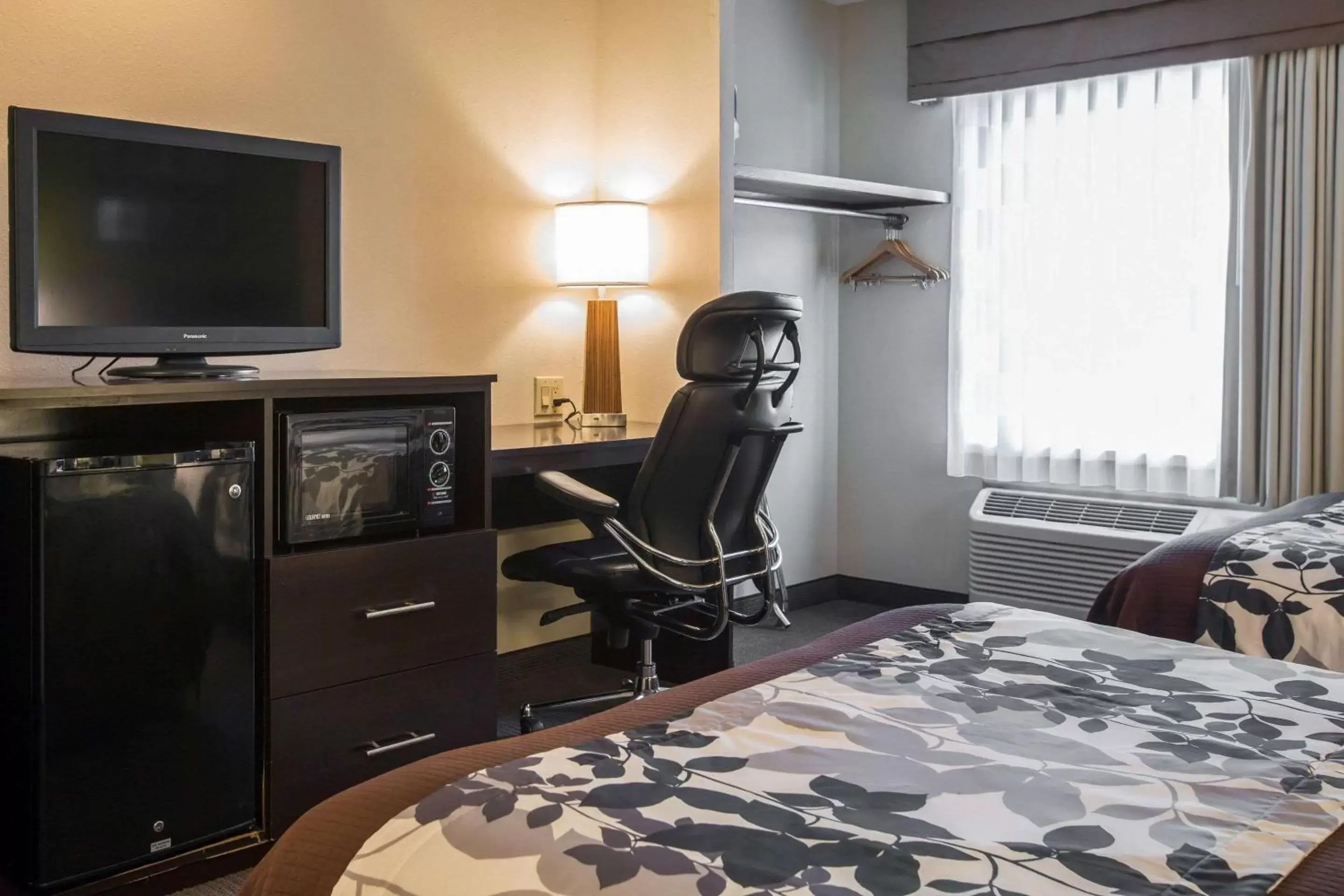 Photo of the whole room, TV/Entertainment Center in Sleep Inn Douglasville