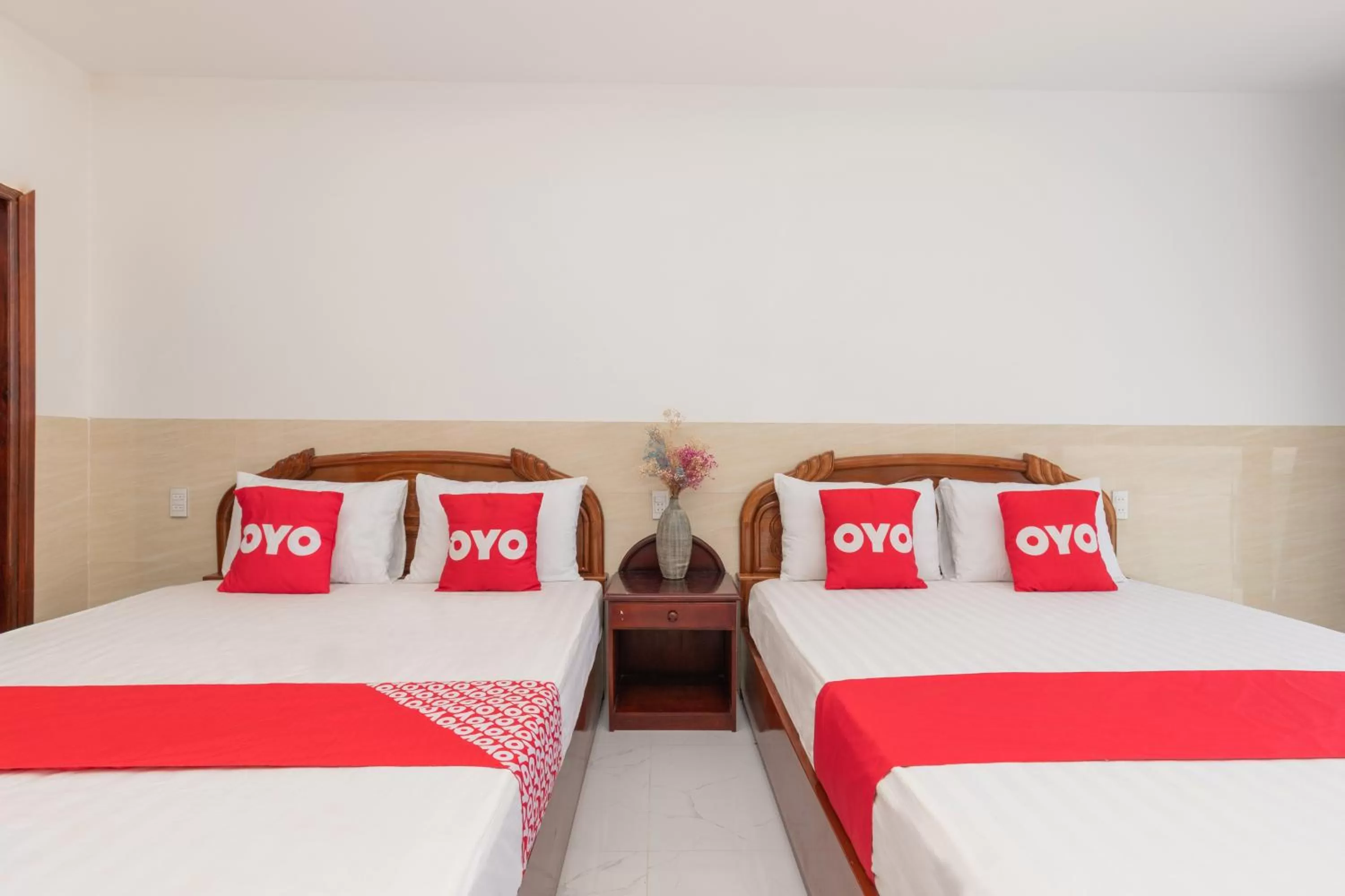 Photo of the whole room, Bed in Lien Thuy Hotel