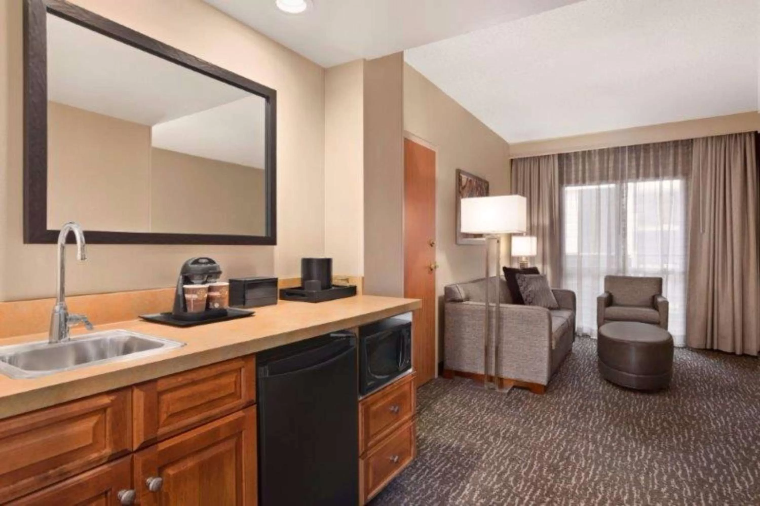 Living room in Embassy Suites Northwest Arkansas - Hotel, Spa & Convention Center