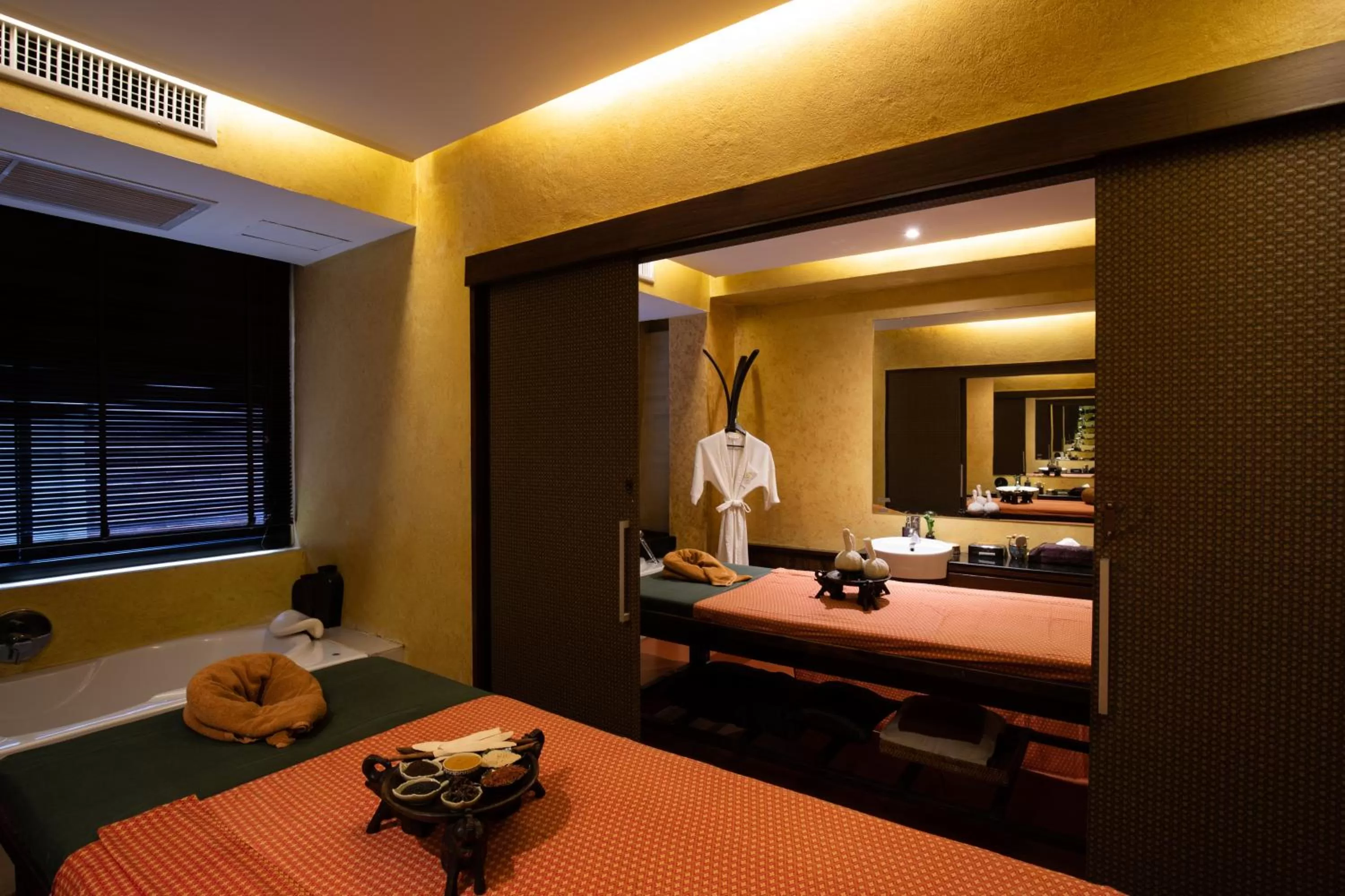 Spa and wellness centre/facilities, Bed in De Chai Colonial Hotel & Spa - SHA Plus