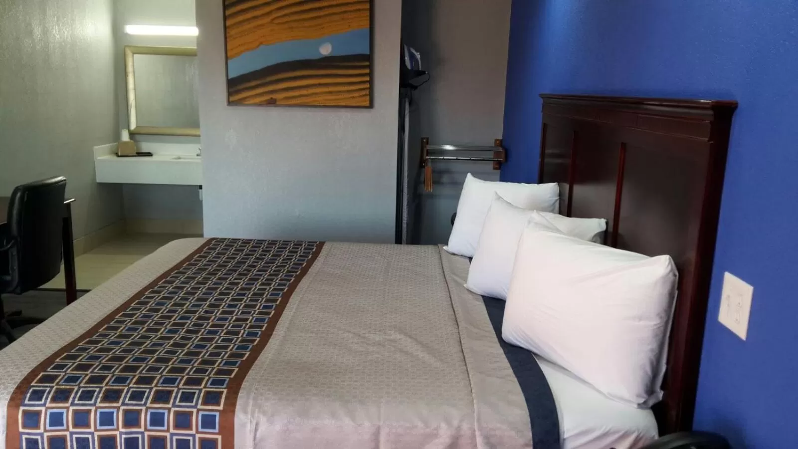 Bed in Paris Inn and Suites