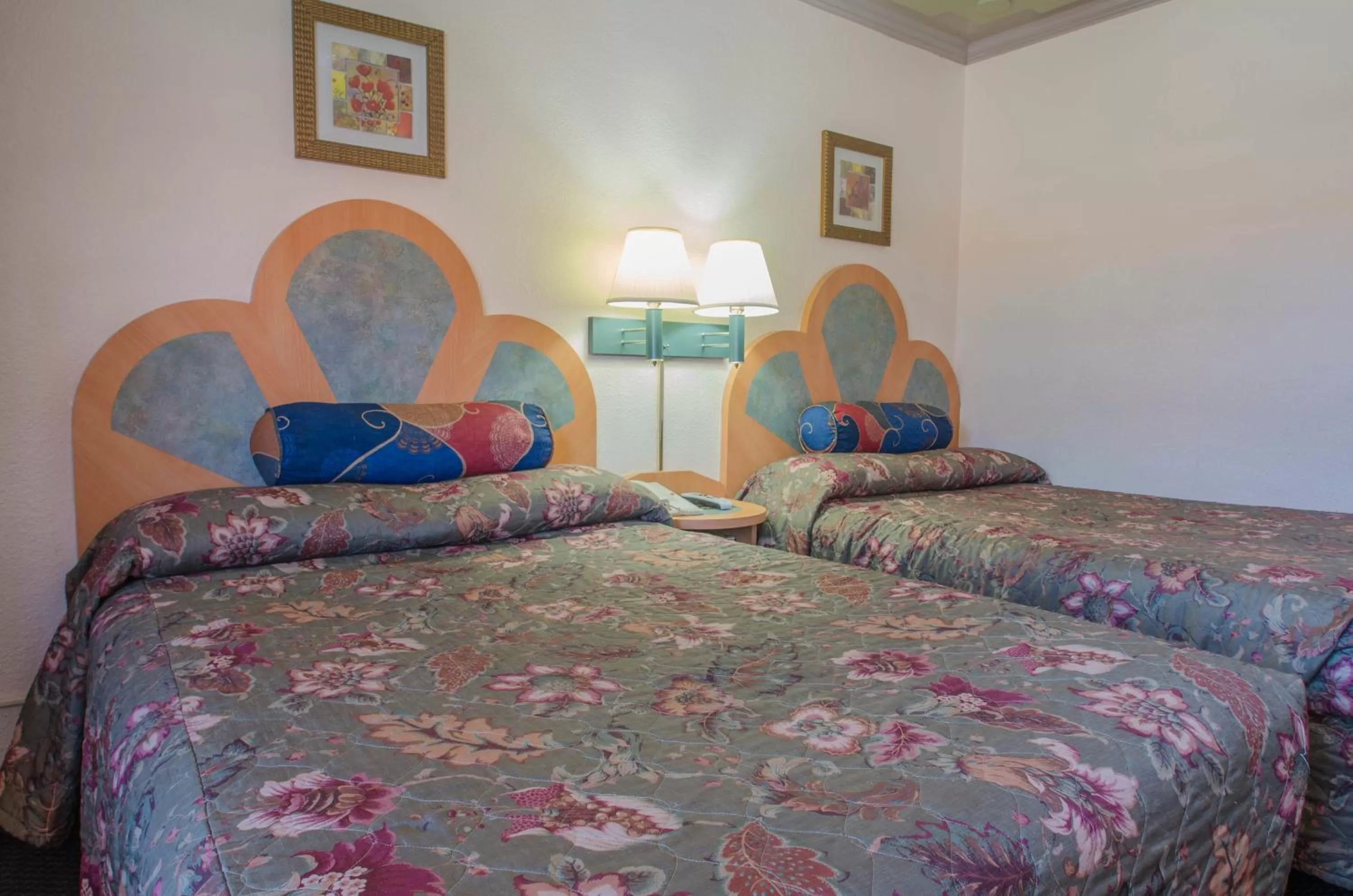 Double Room in Economy Inn Los Banos