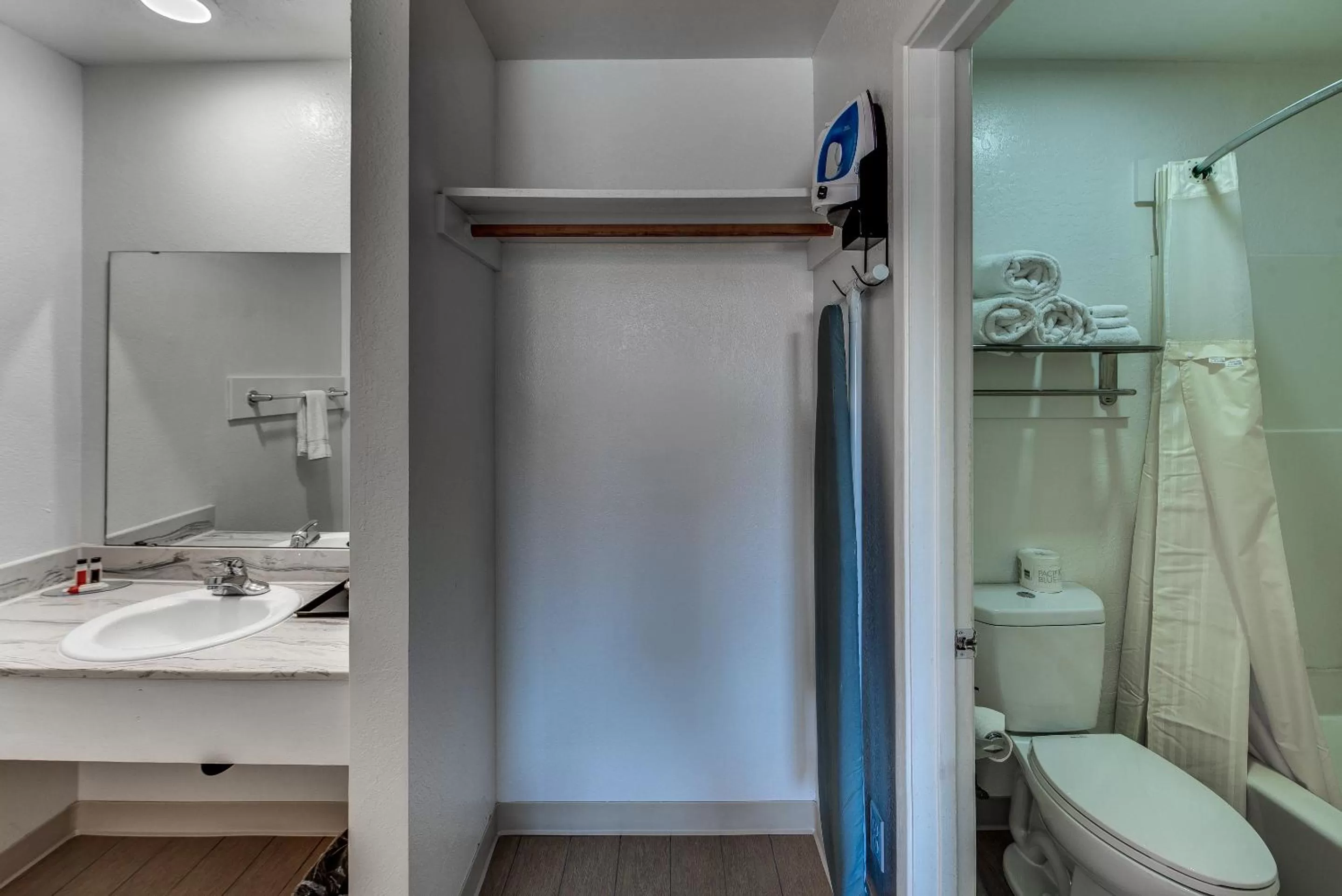 Toilet in Angels Inn