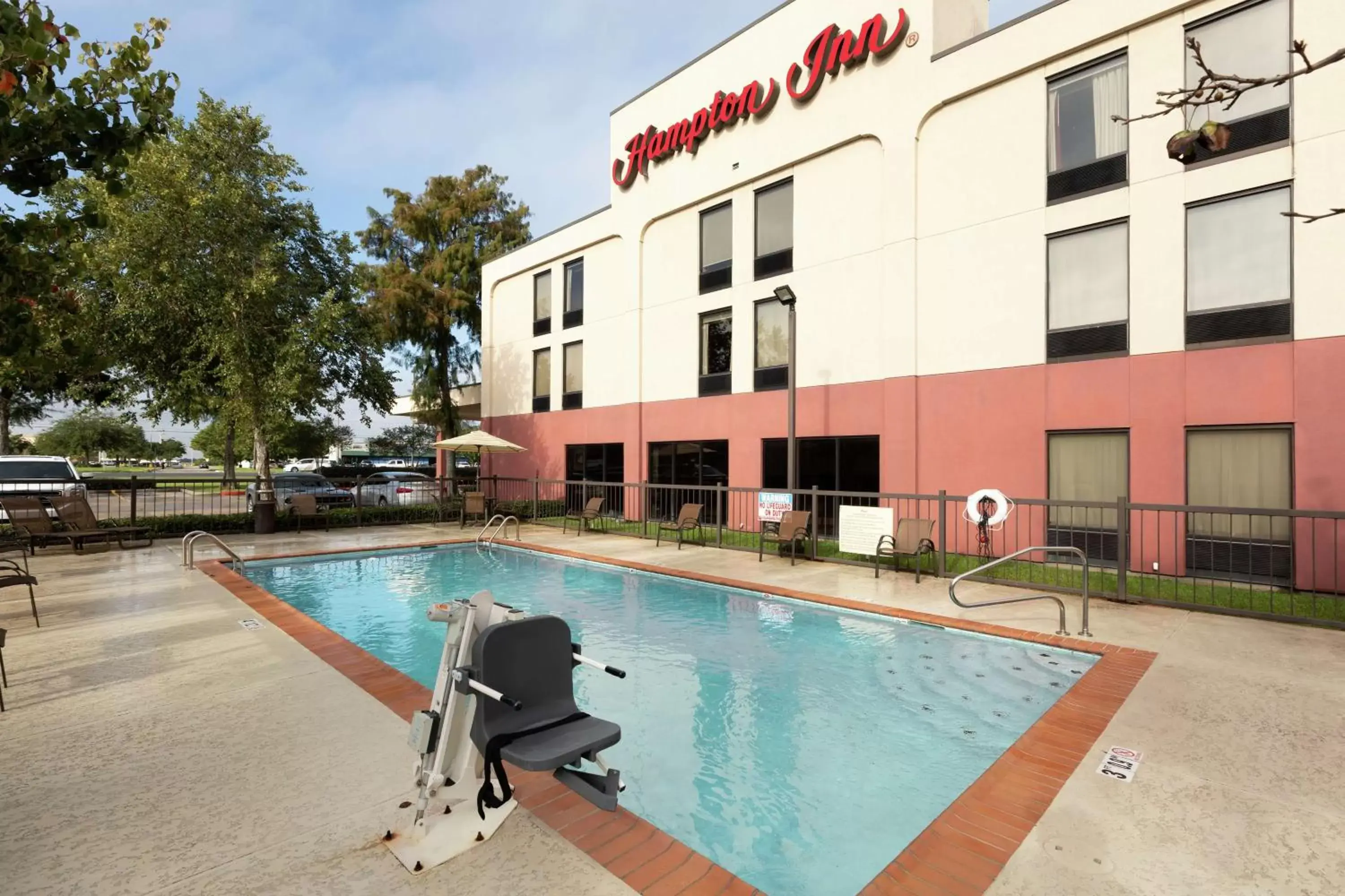 Swimming Pool in Hampton Inn Houma