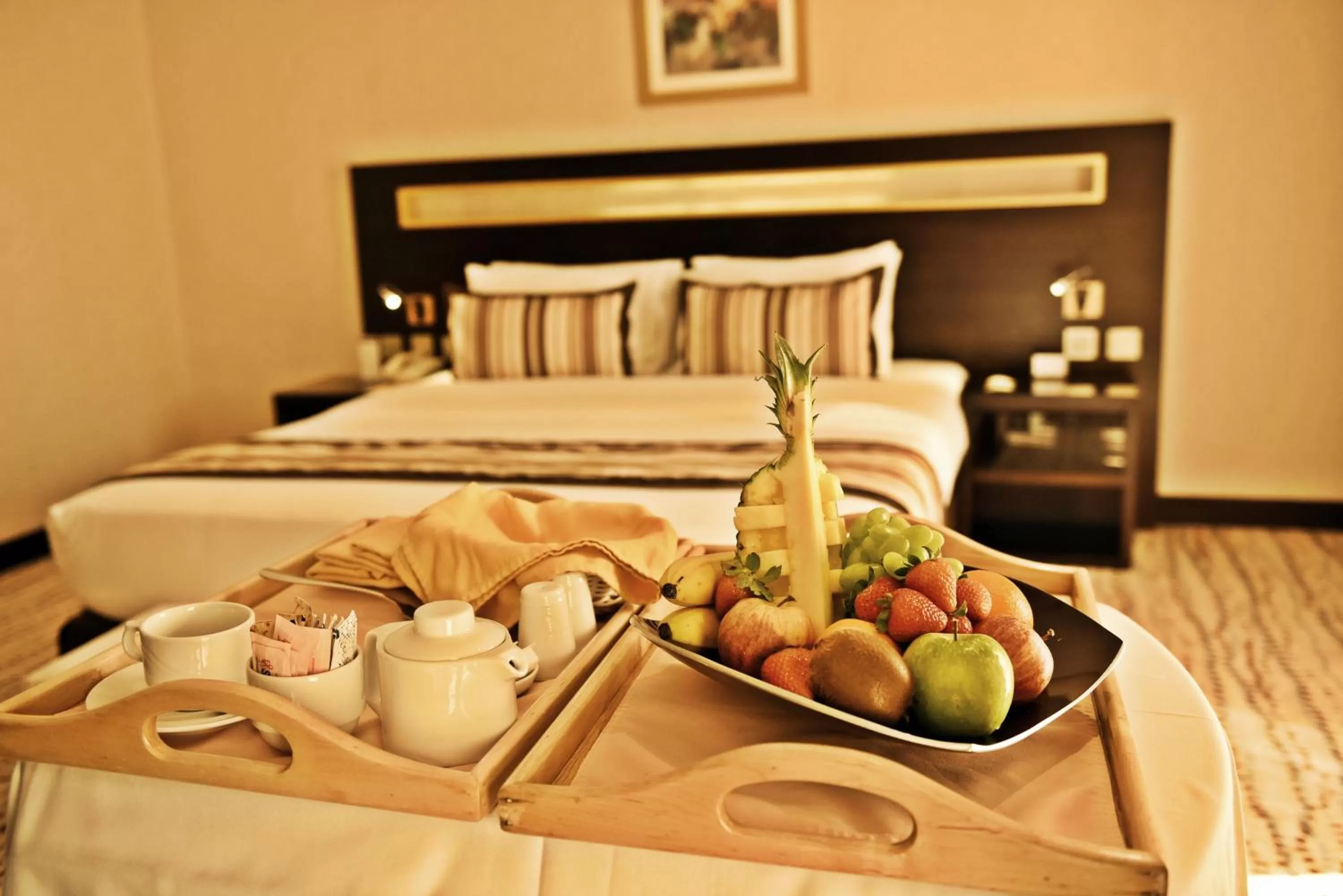 Food and drinks, Bed in Golden Tulip Bahrain