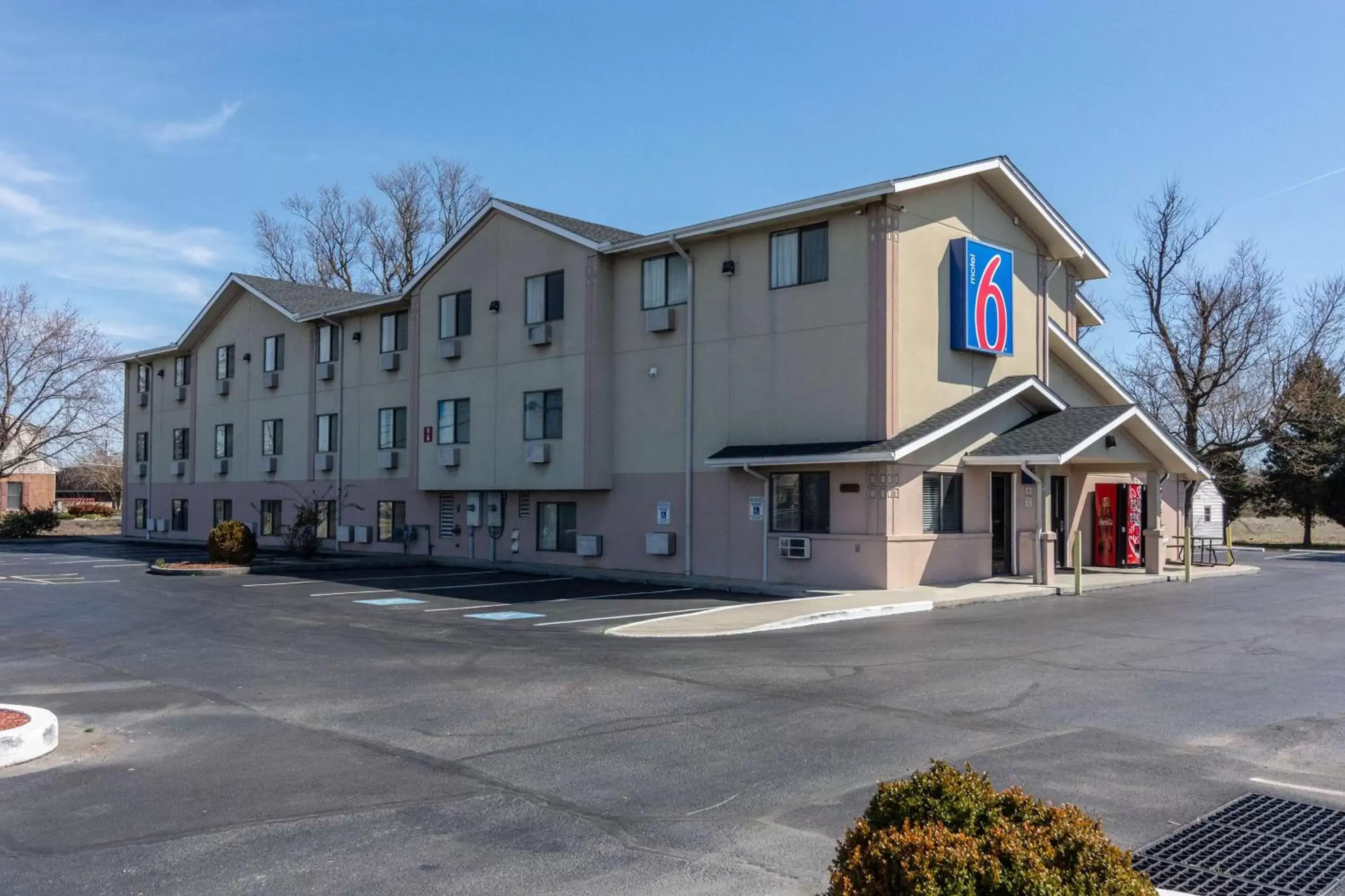 Property building in Motel 6-Salisbury, MD Property building in Motel 6-Salisbury, MD