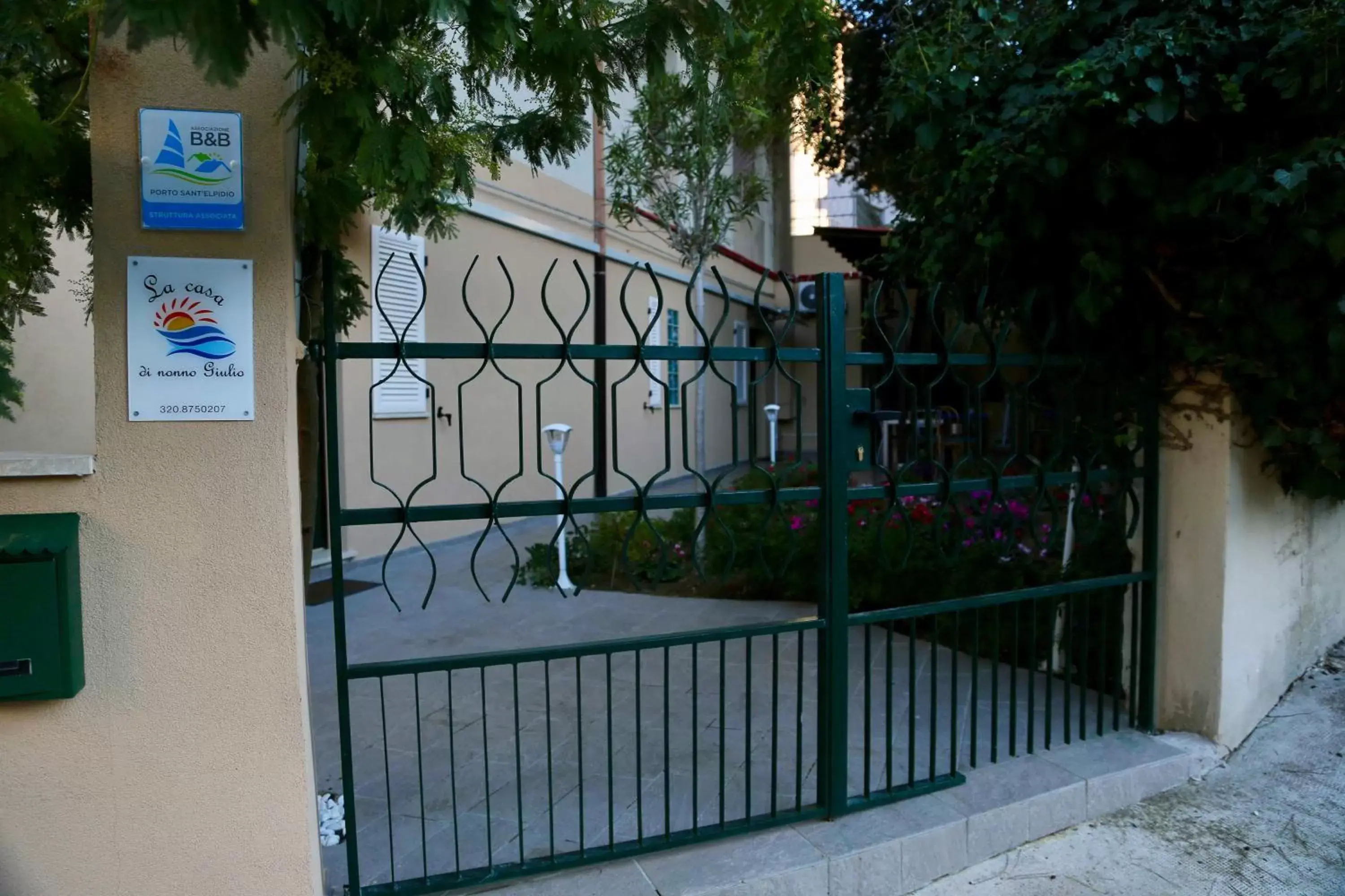 Facade/entrance in La casa di nonno Giulio