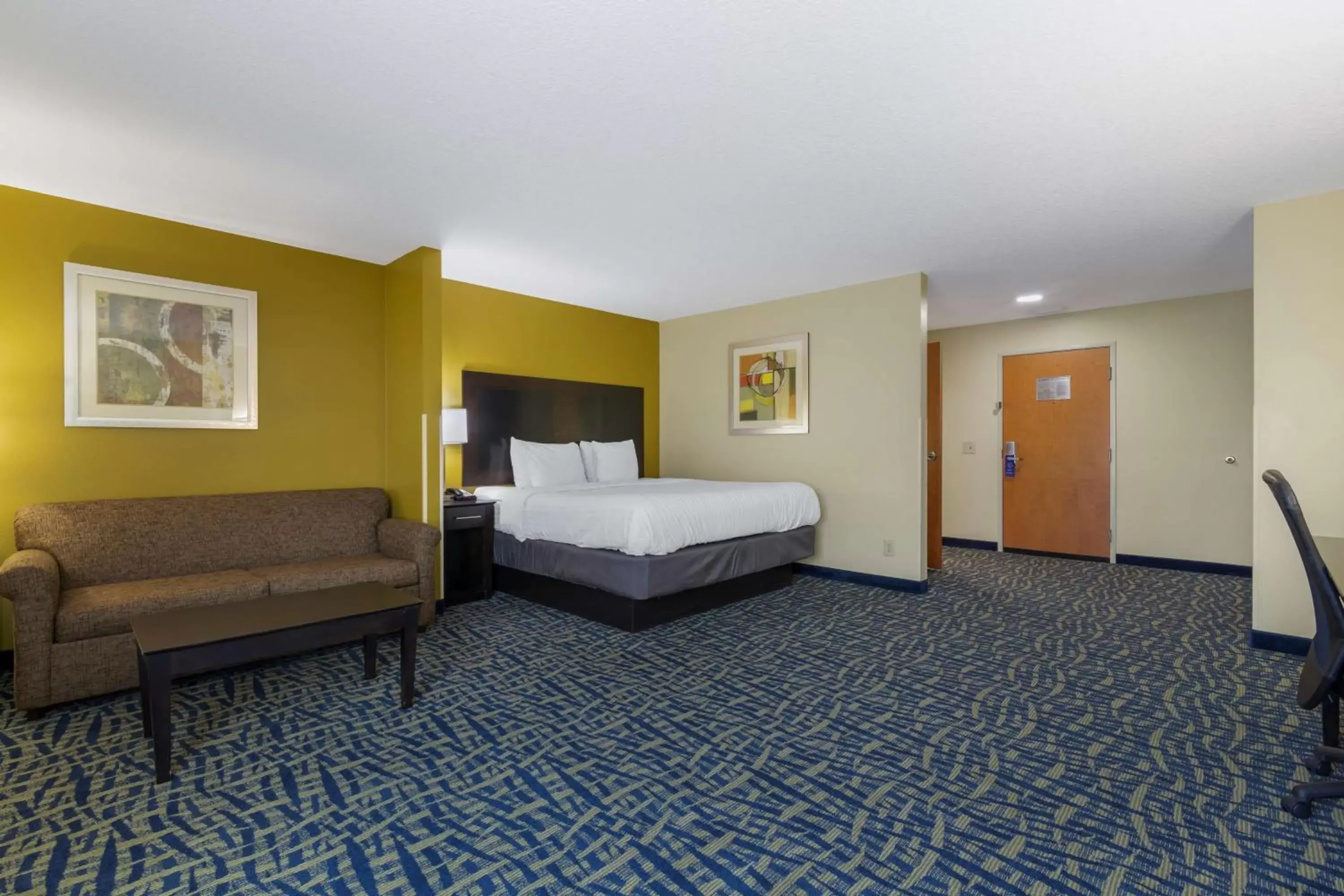 Bedroom, Bed in Best Western Plus Brunswick Inn & Suites