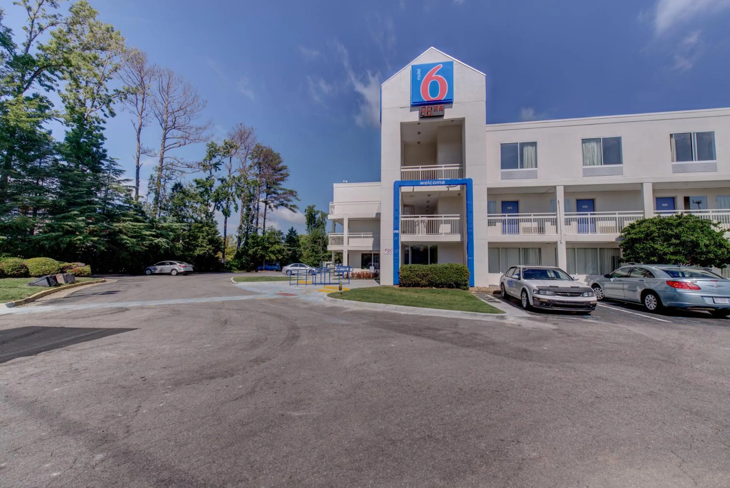 Facade/entrance in Motel 6 Virginia Beach