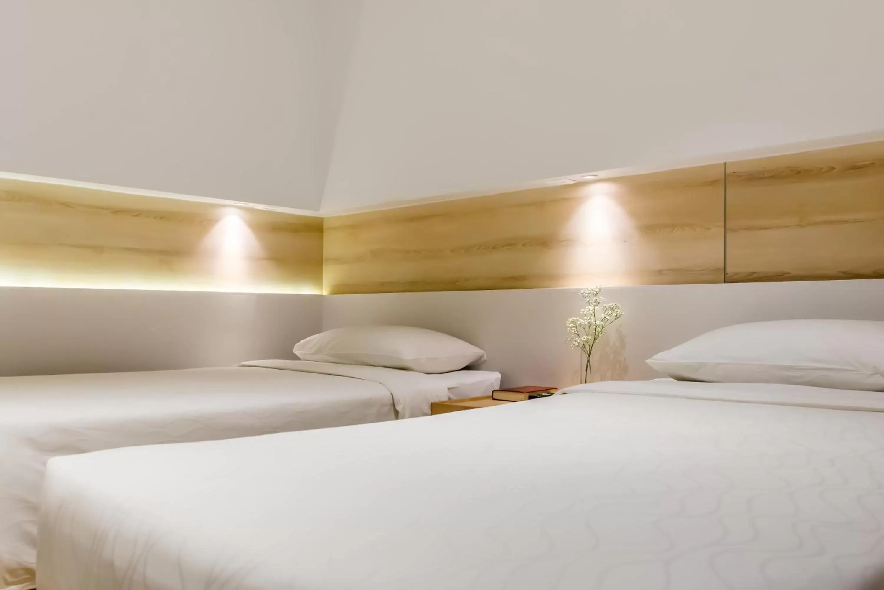 Bedroom, Bed in Summer View Hotel Bedroom, Bed in Summer View Hotel