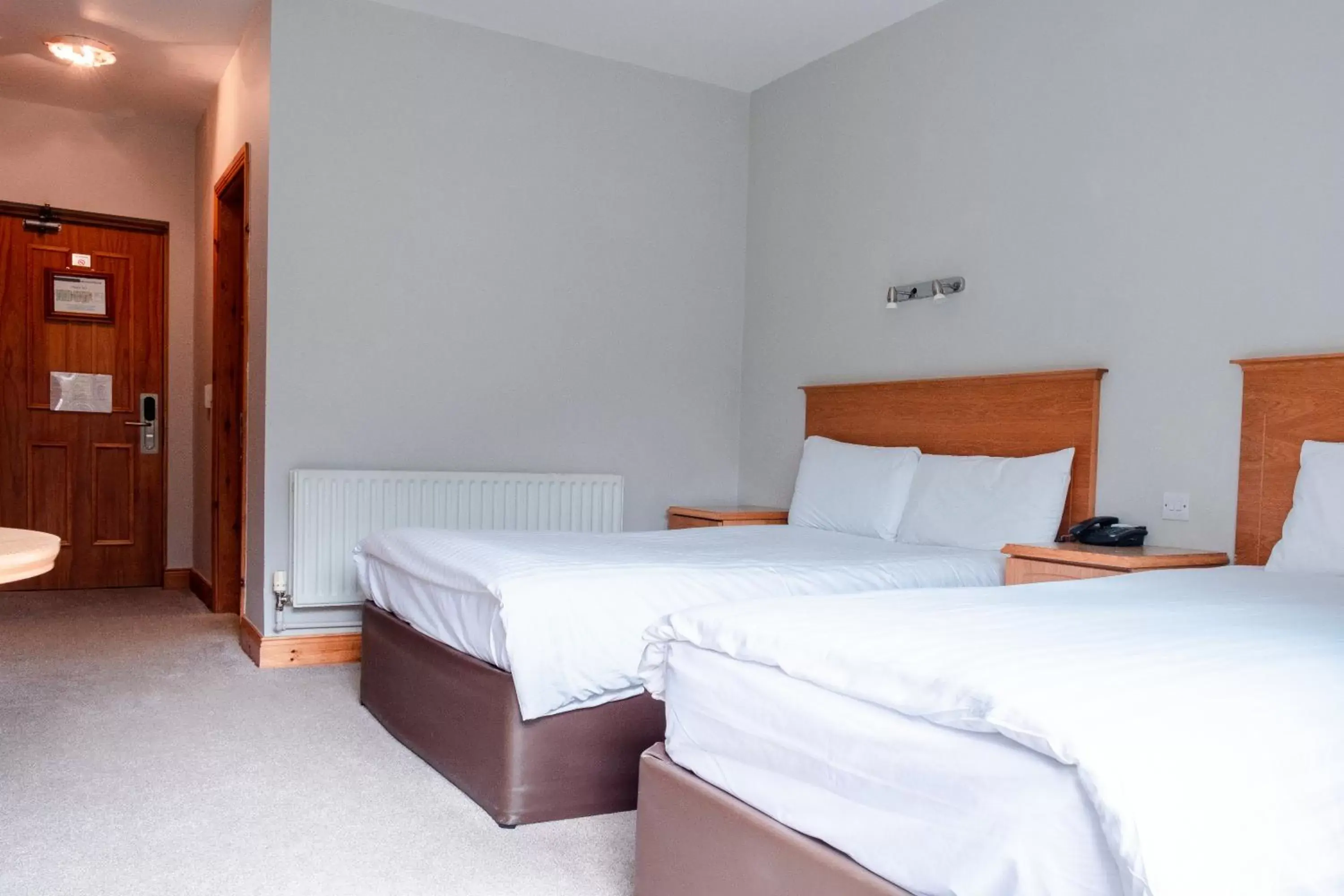Standard Double & Single Room in The Lodge at Woodenbridge Standard Double & Single Room in The Lodge at Woodenbridge