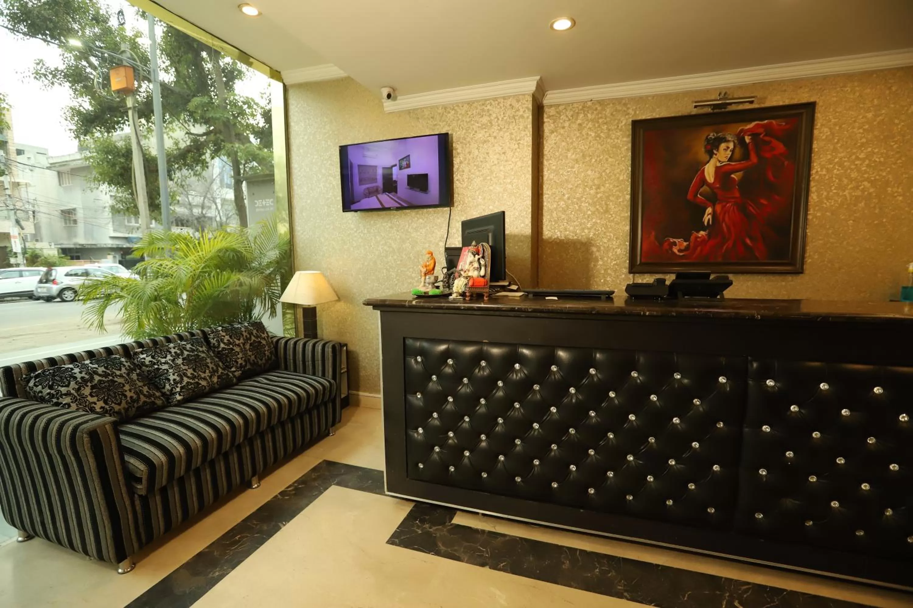 Communal lounge/ TV room in Hotel Capitol Hills - Greater Kailash Delhi