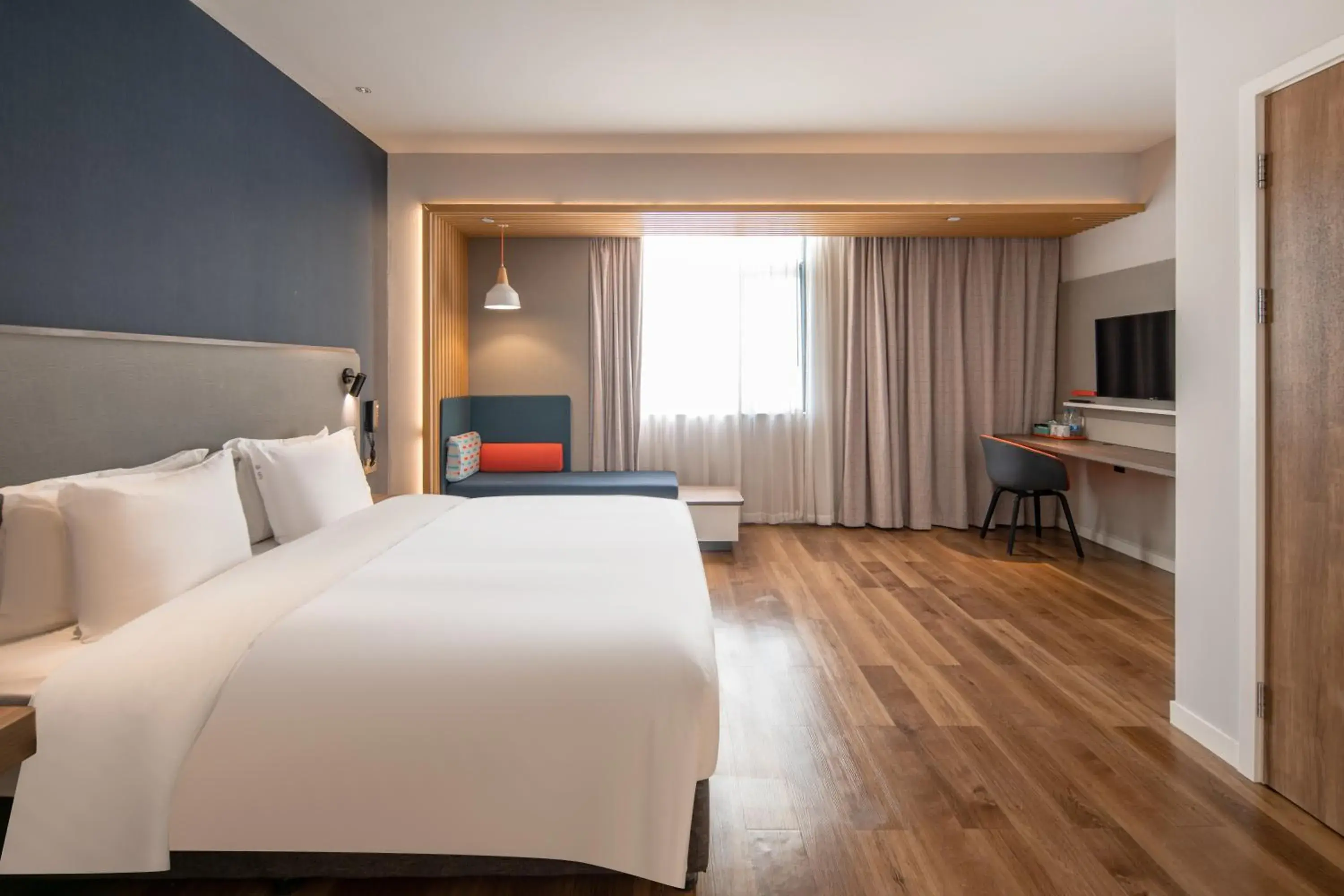 Bed in Holiday Inn Express Shanghai Jiading New City, an IHG Hotel