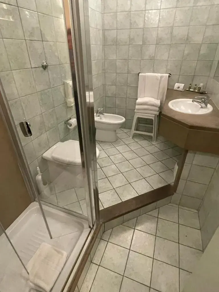 Shower, Bathroom in Hotel Le Colline
