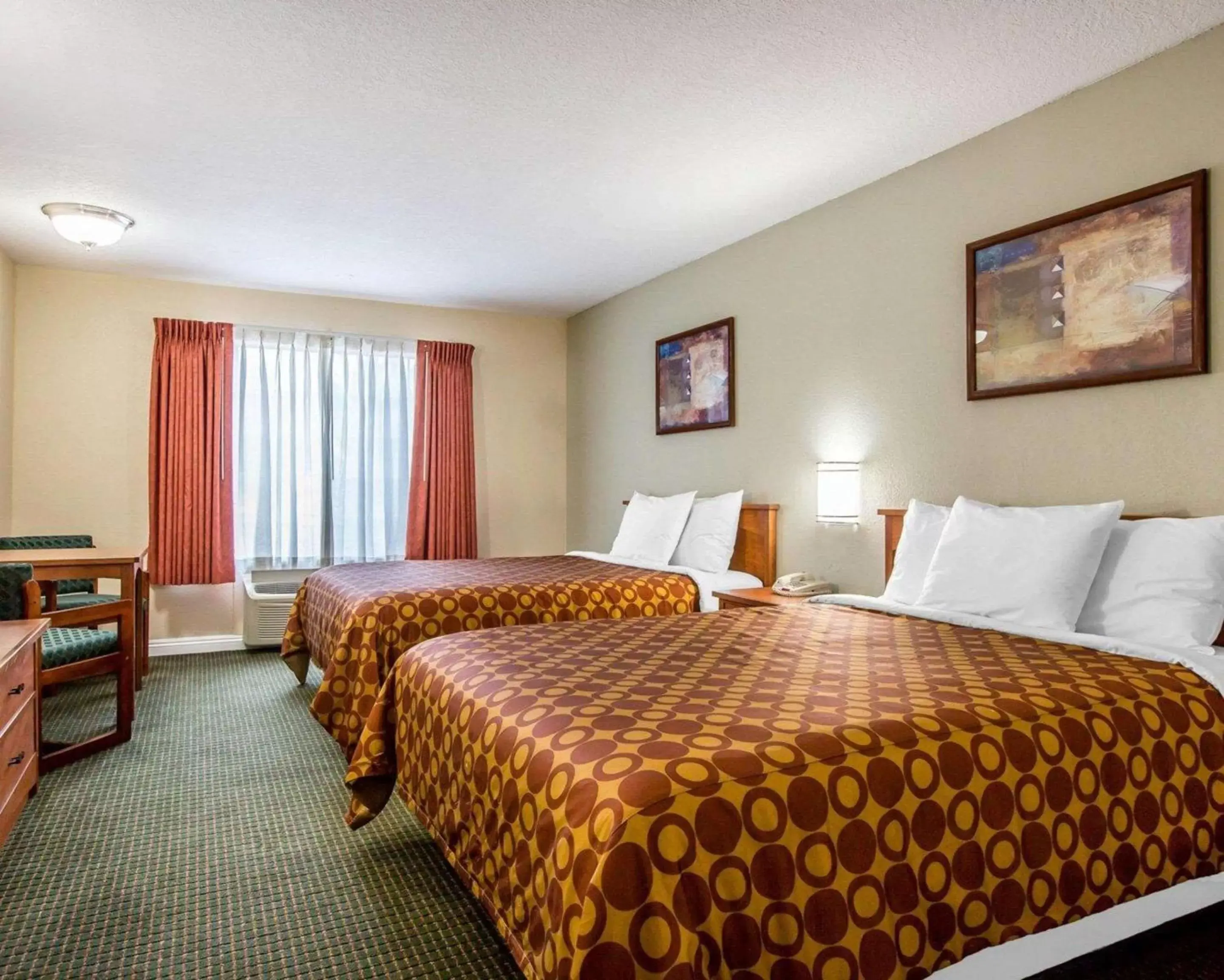 Photo of the whole room, Bed in Rodeway Inn San Clemente Beach