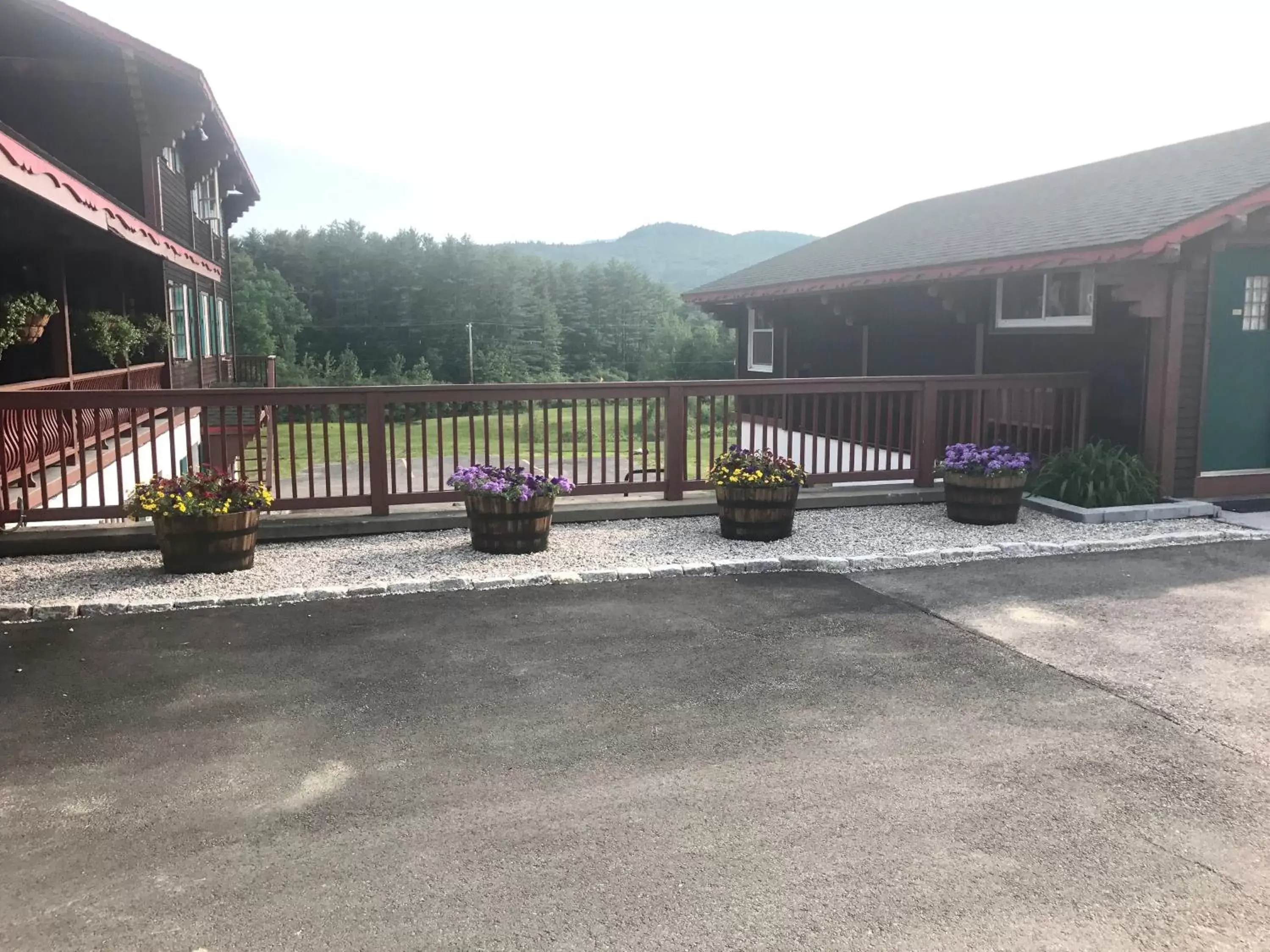 Patio in Swiss Chalets Village Inn