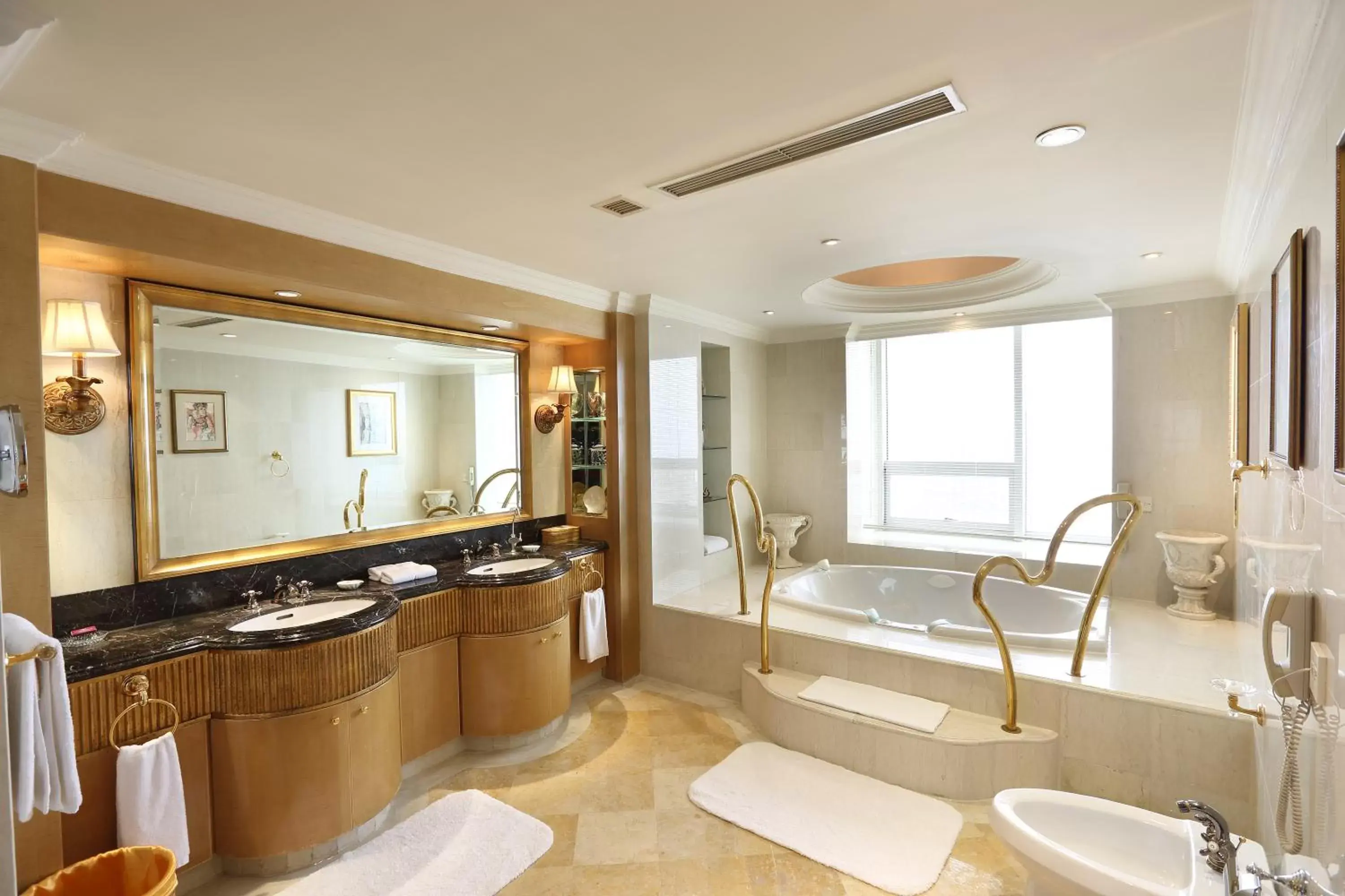 Bathroom in Crowne Plaza Qingdao, an IHG Hotel