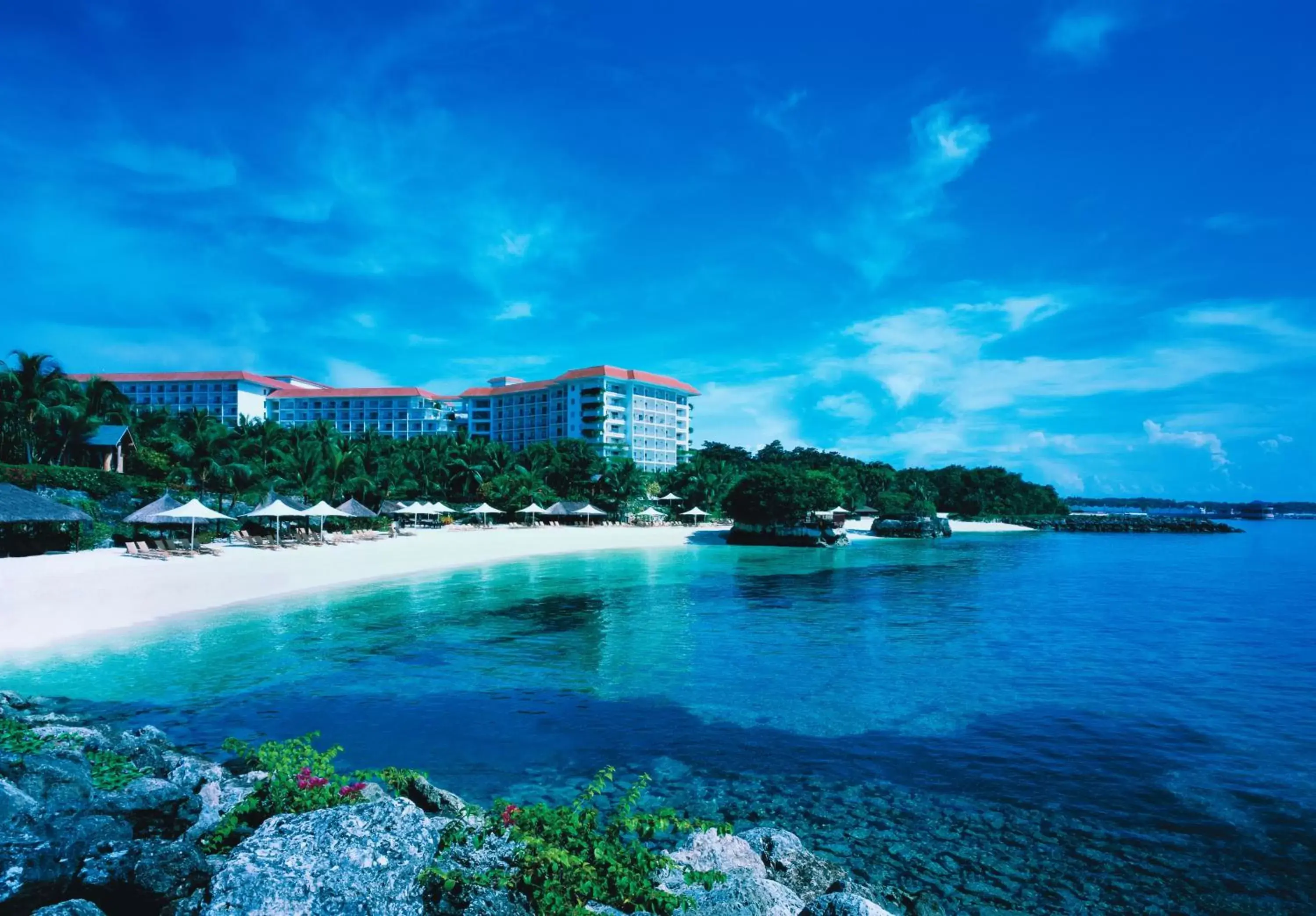 Facade/entrance in Shangri-La Mactan, Cebu Facade/entrance in Shangri-La Mactan, Cebu