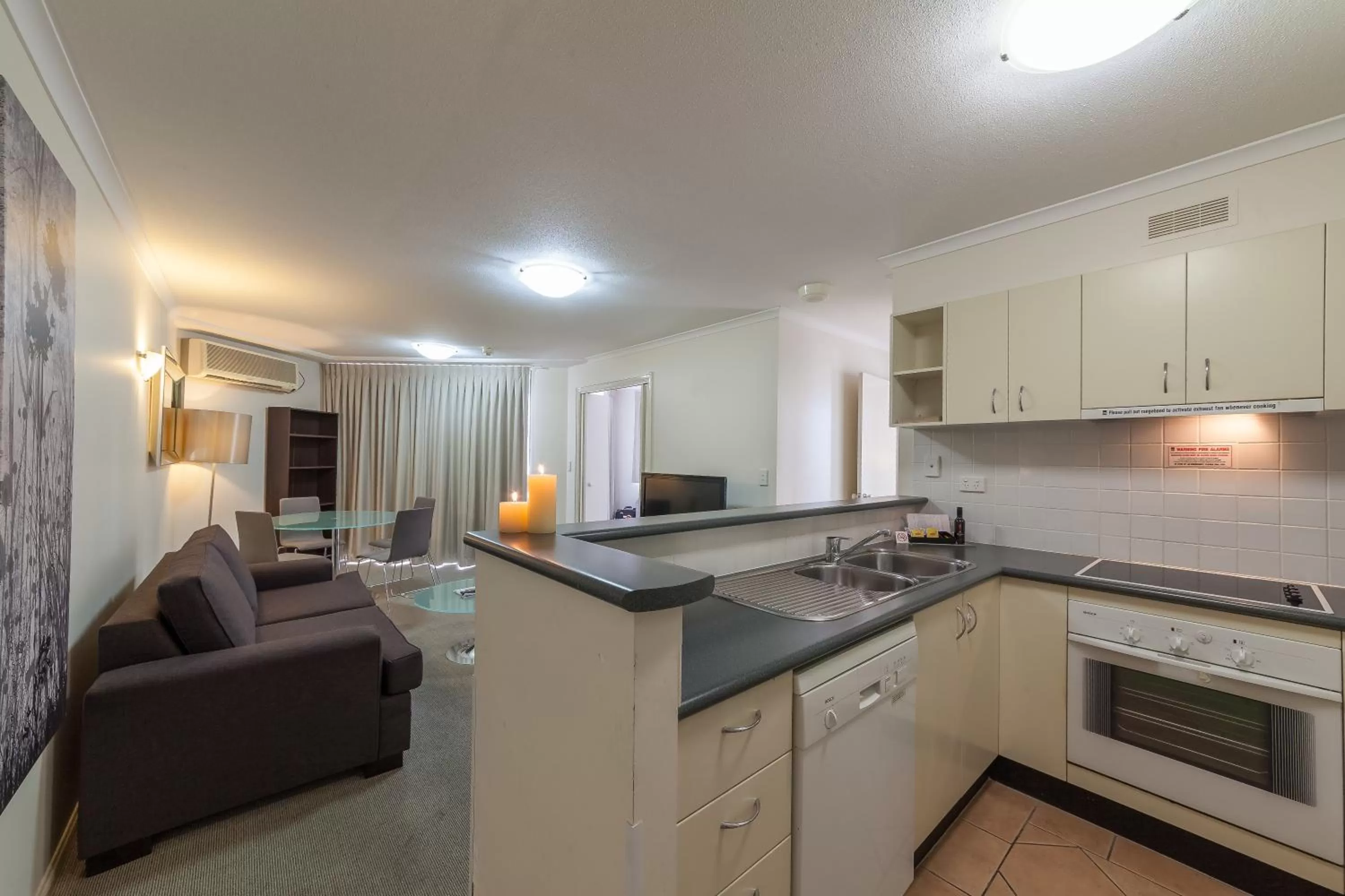 Kitchen or kitchenette in West End Central Apartments