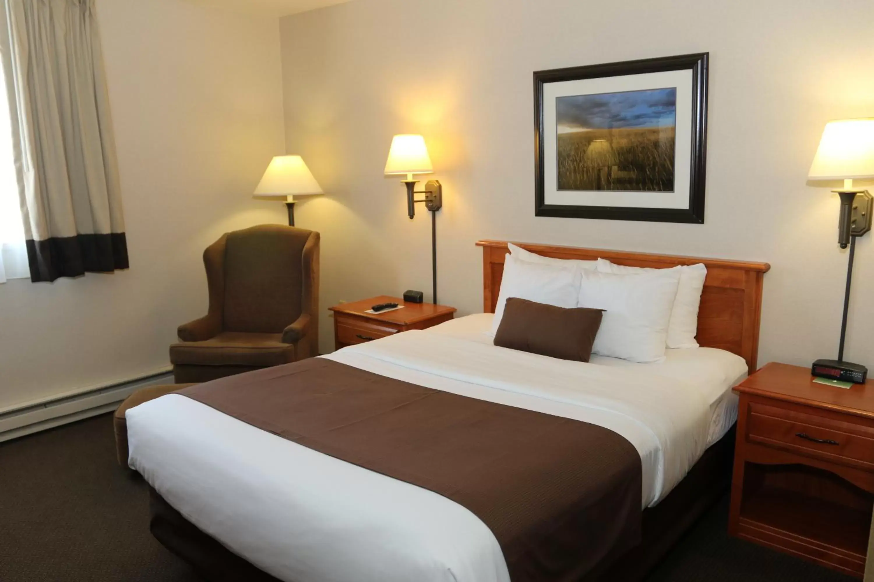 Bedroom, Bed in Motel 6 Minot, ND Bedroom, Bed in Motel 6 Minot, ND