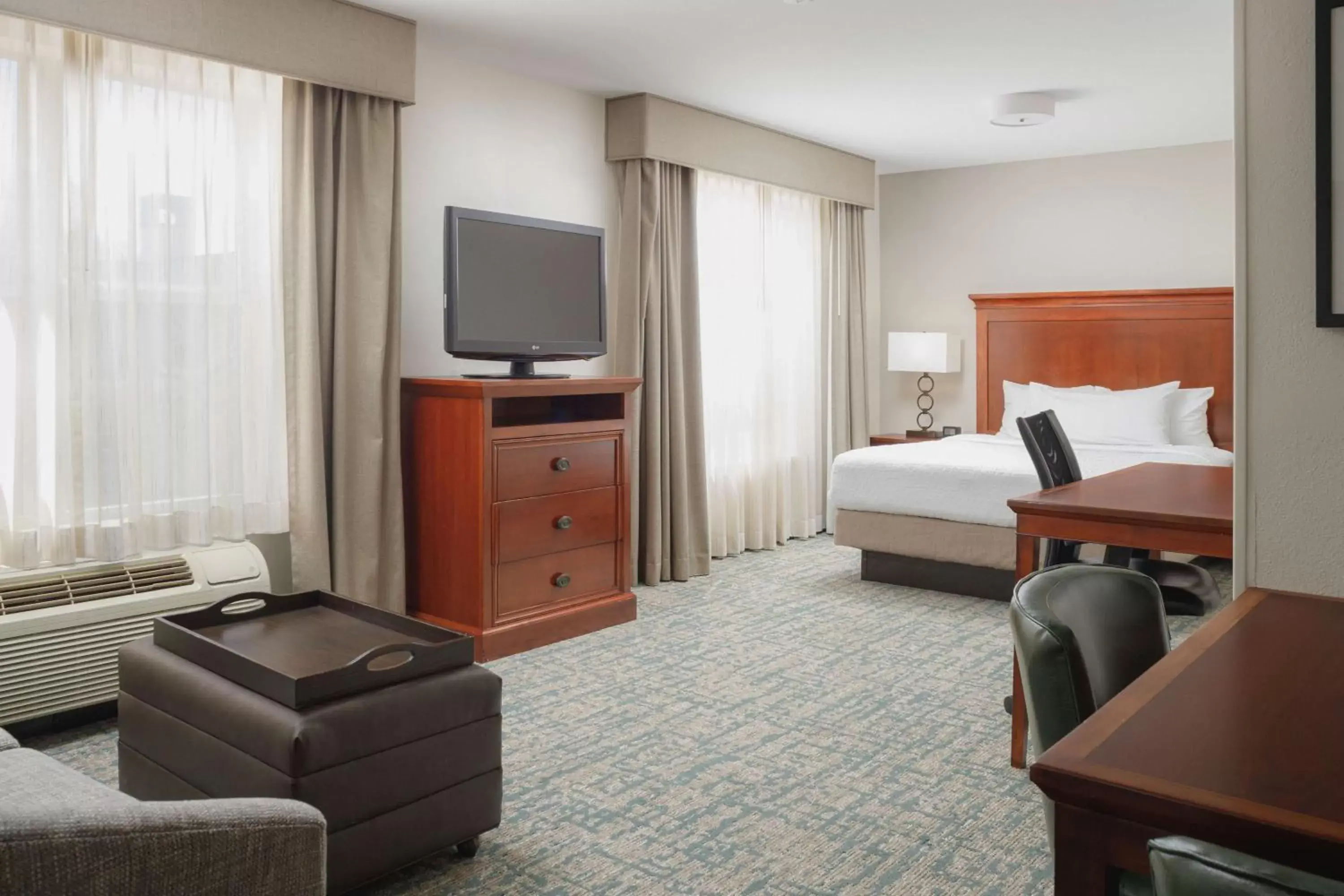 Bedroom, TV/Entertainment Center in Homewood Suites by Hilton Knoxville West at Turkey Creek