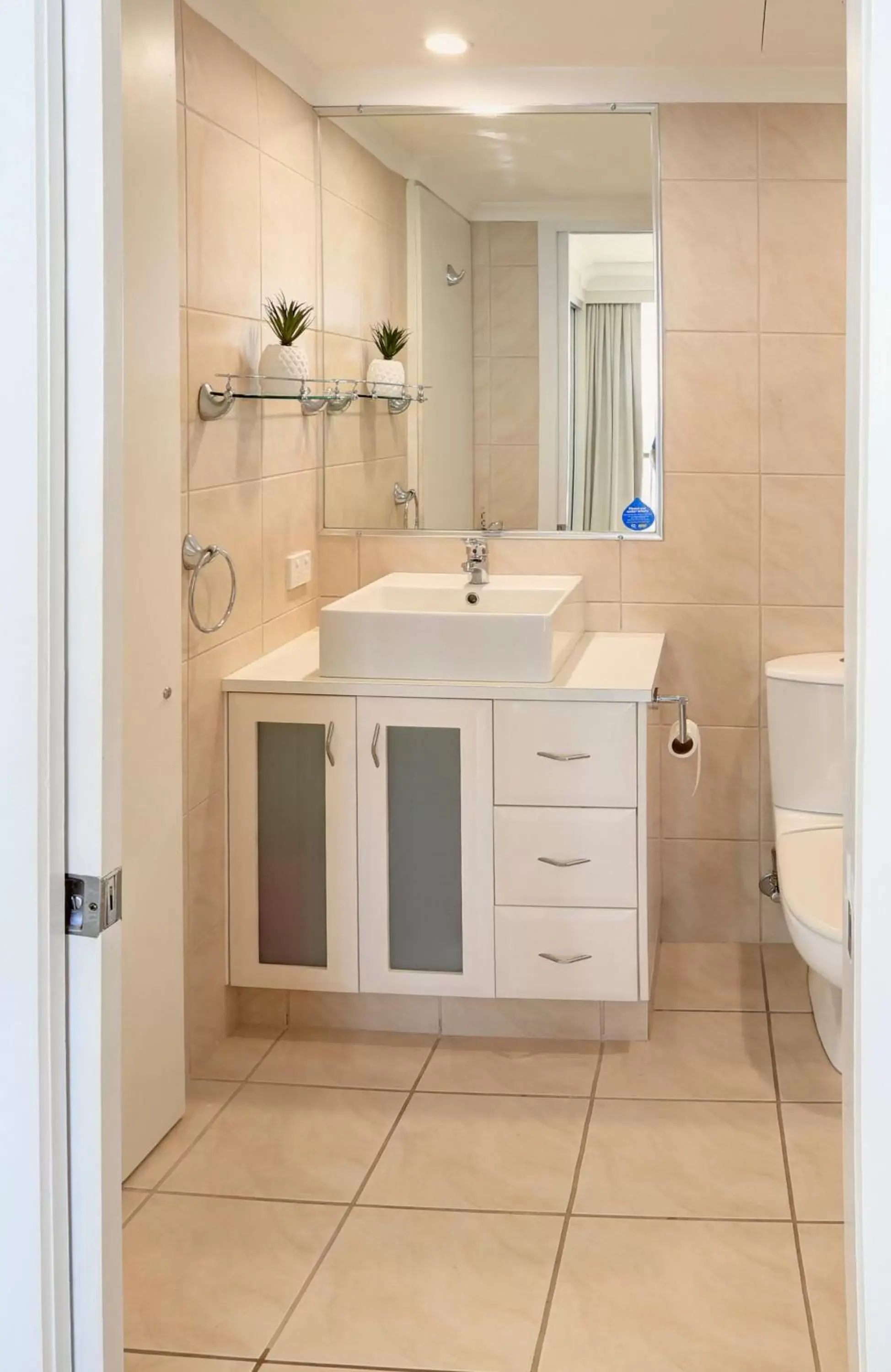 Bathroom in Pelican Sands Beach Resort