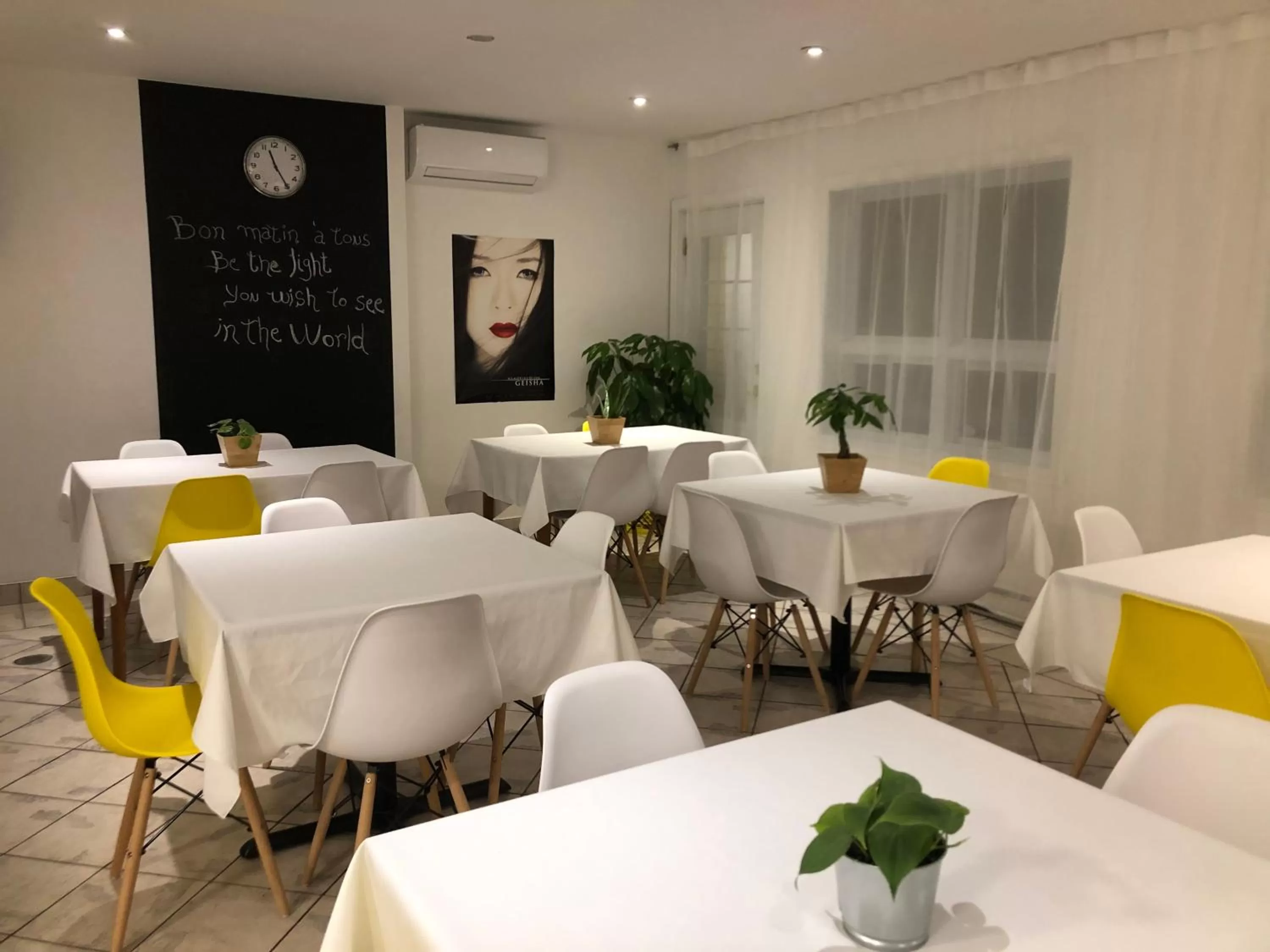 Business facilities in Hotel and Suites Les Laurentides