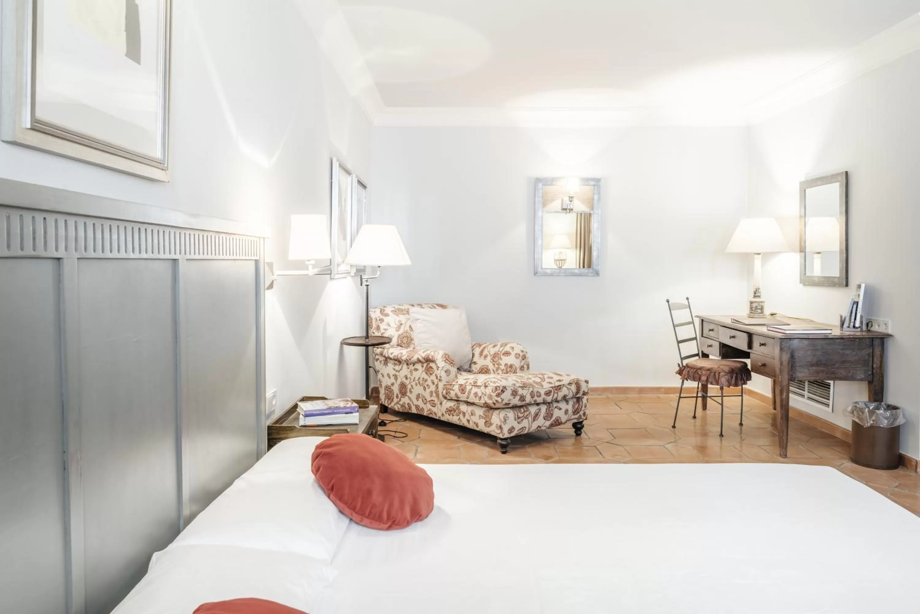 Photo of the whole room, Bed in Parador de Zafra